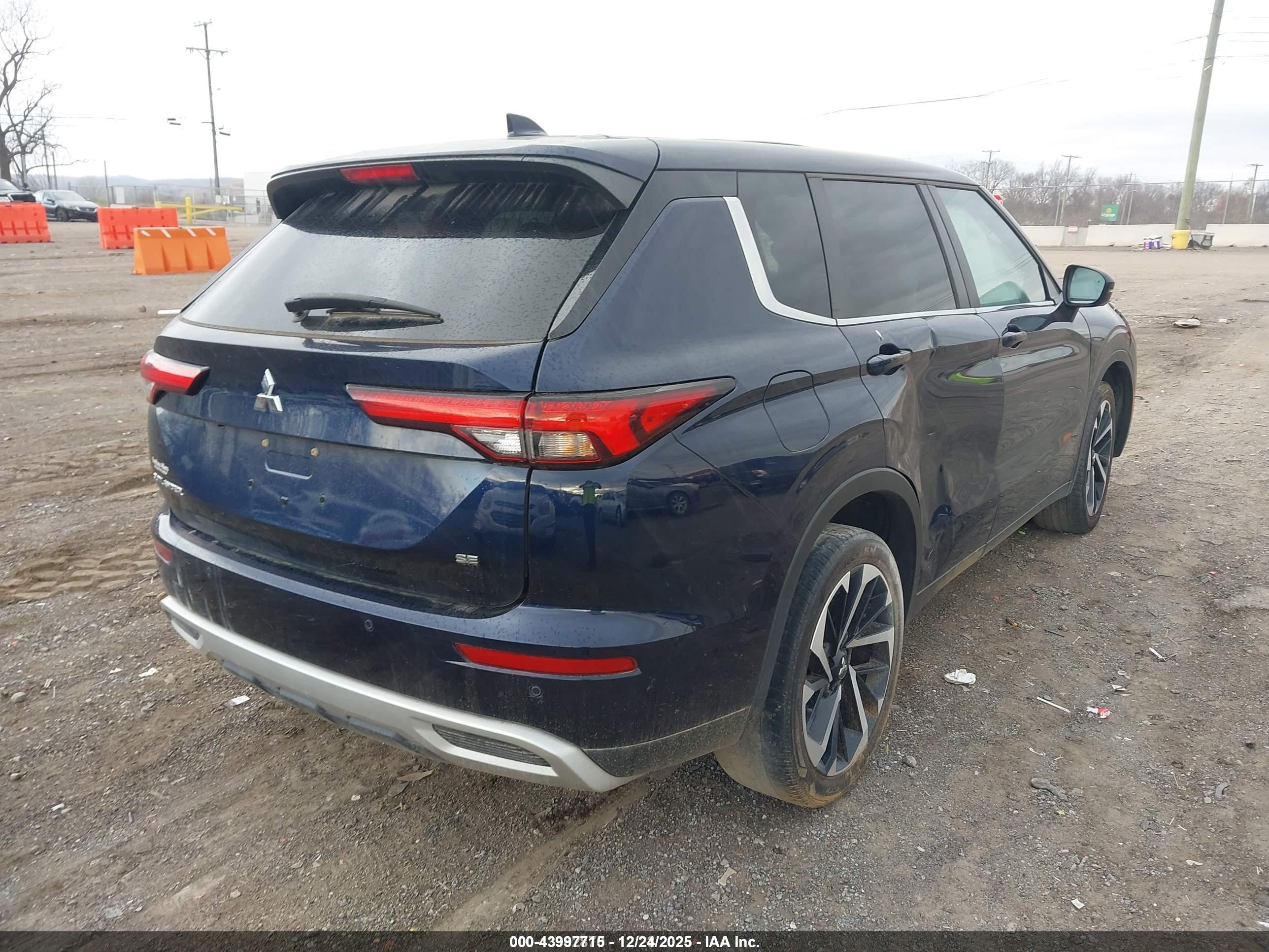 MITSUBISHI OUTLANDER image 4