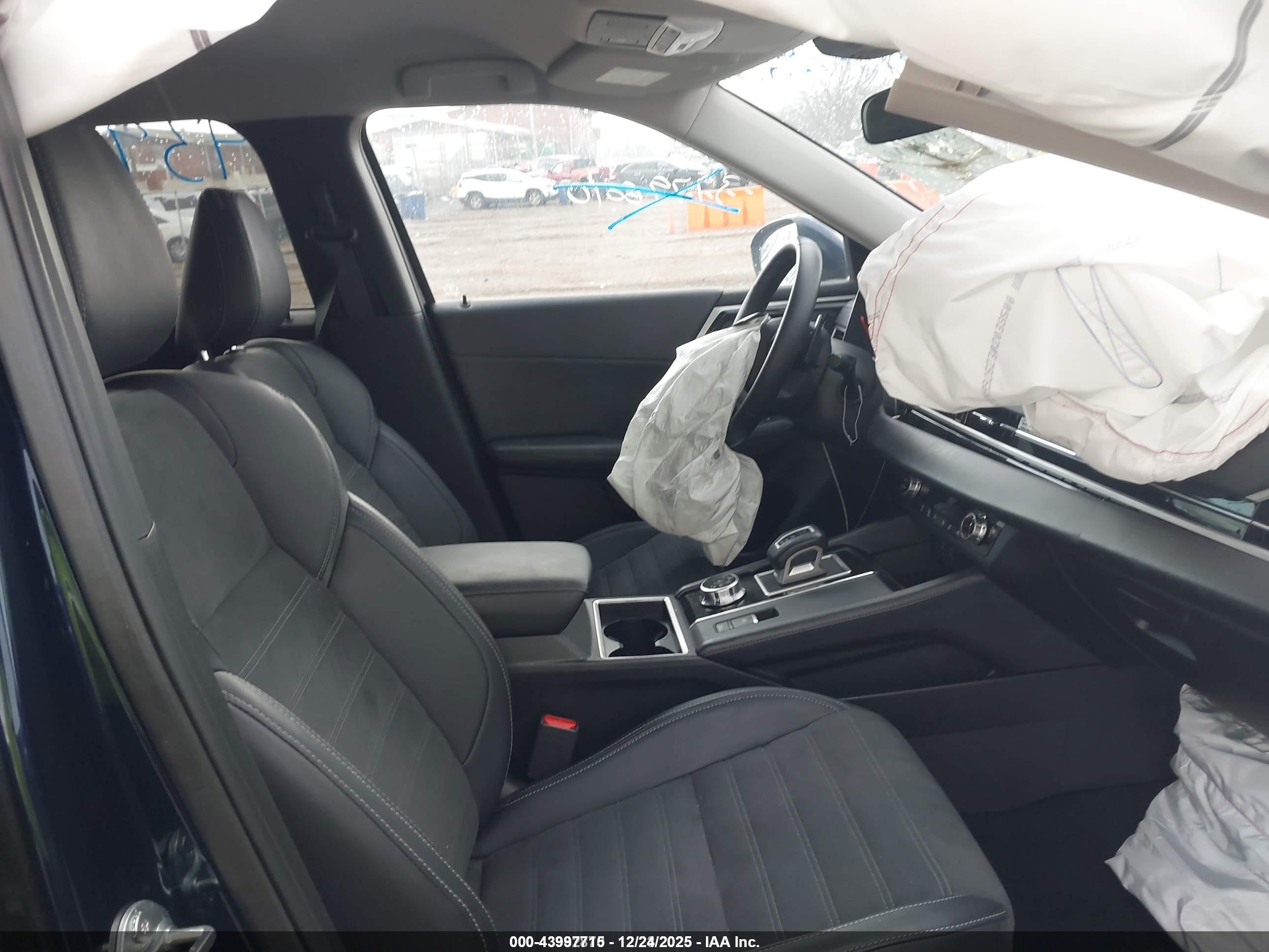 MITSUBISHI OUTLANDER image 5