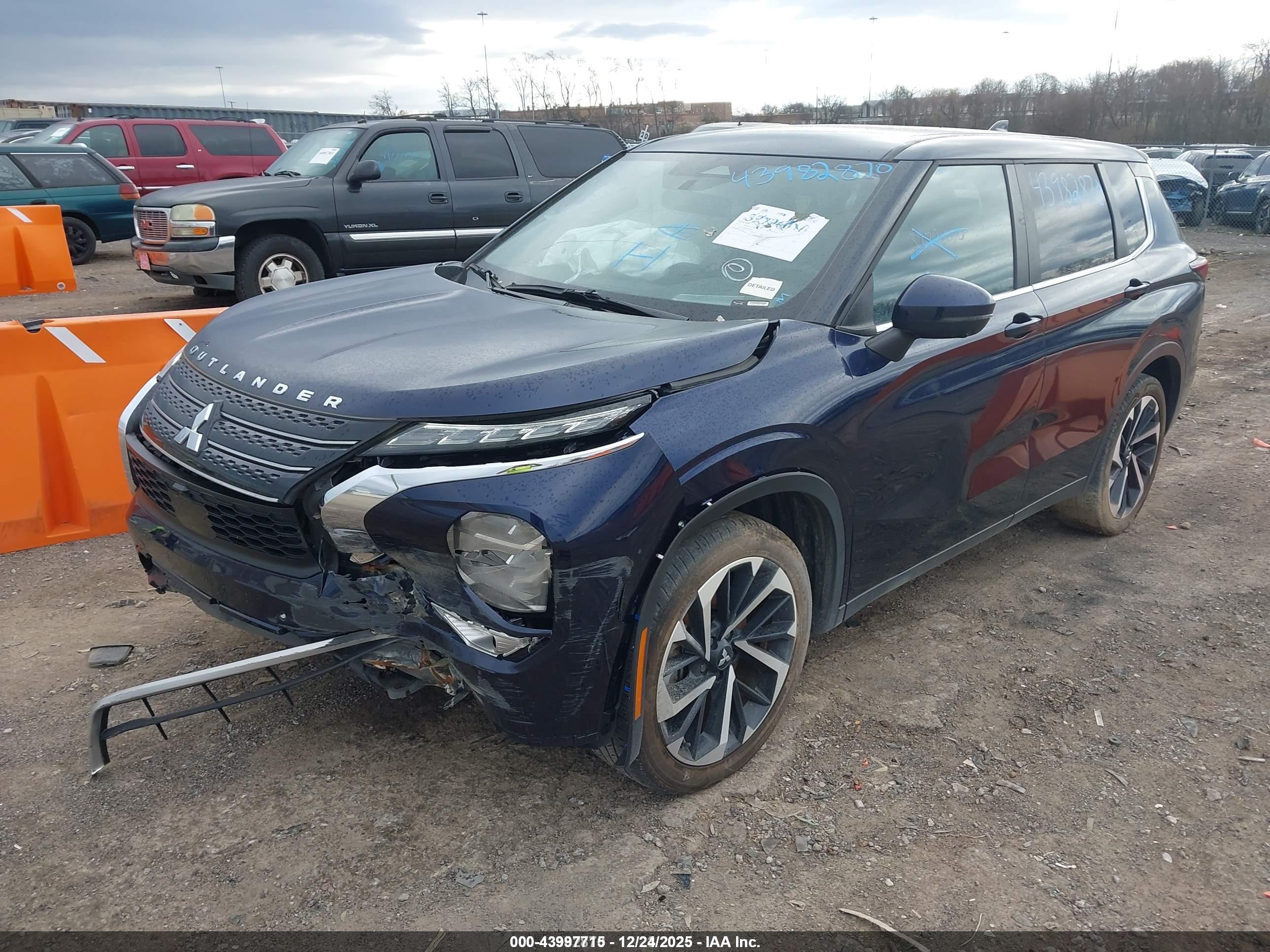 MITSUBISHI OUTLANDER image 6