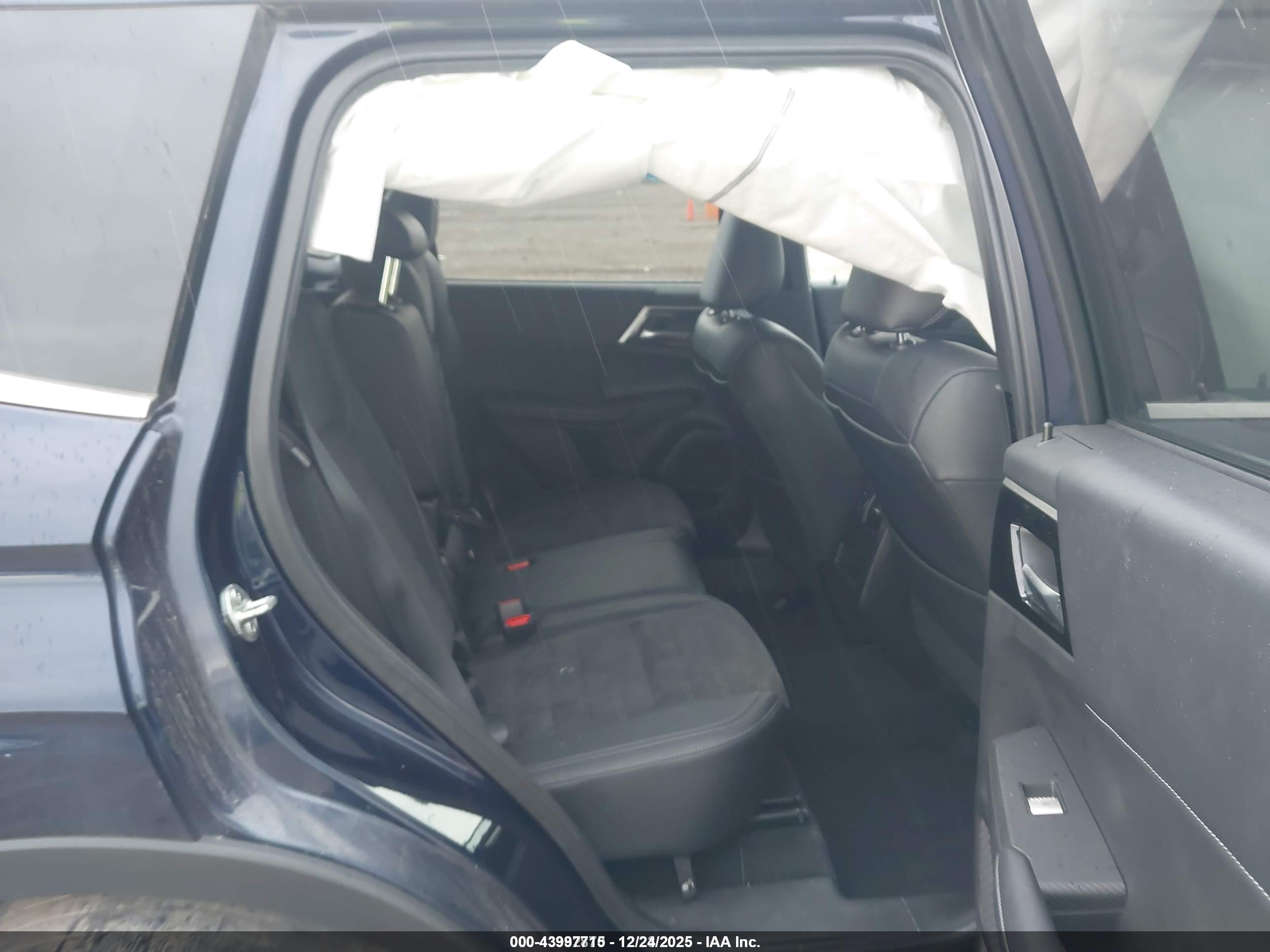 MITSUBISHI OUTLANDER image 8