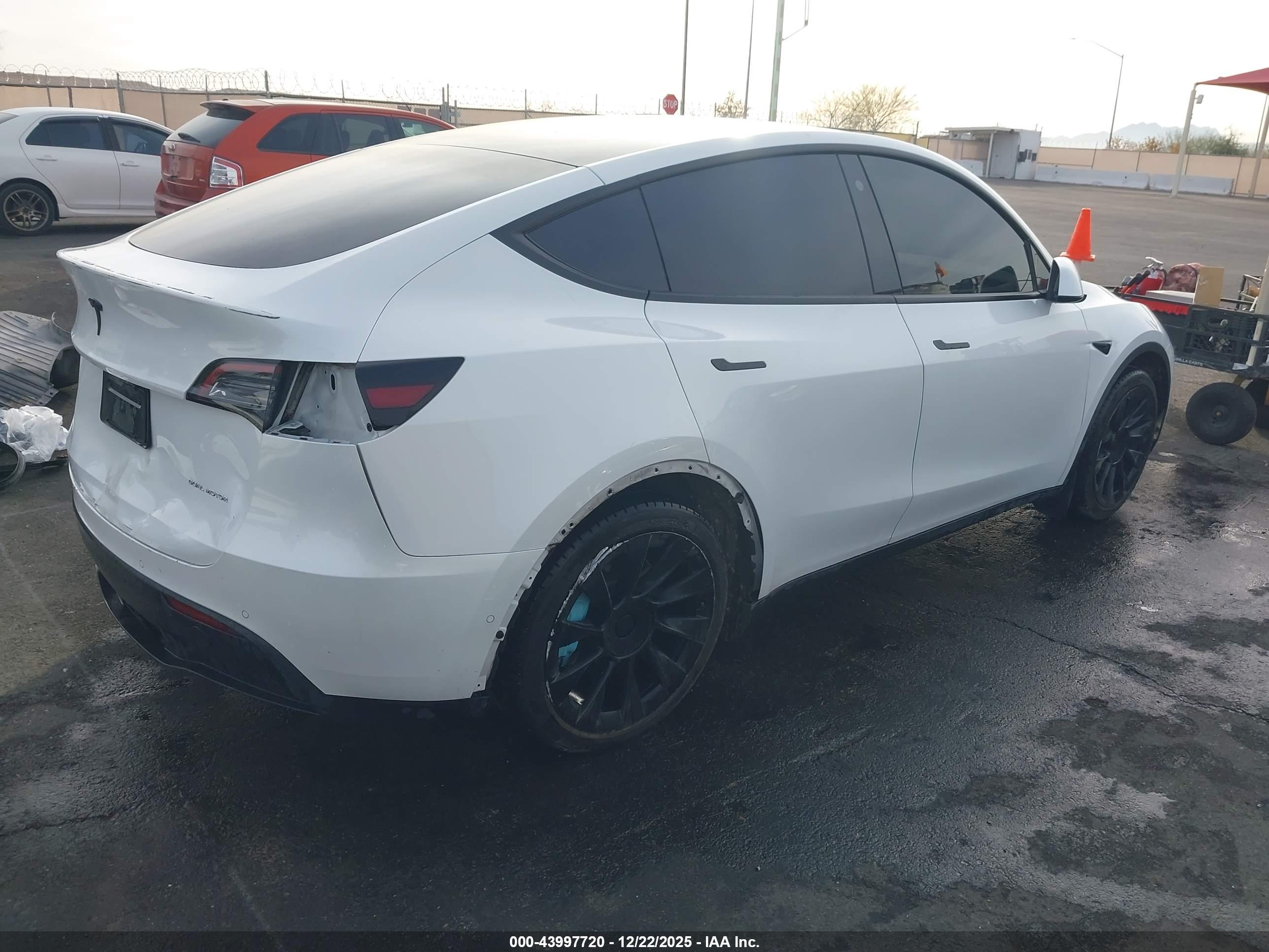 TESLA MODEL image 4