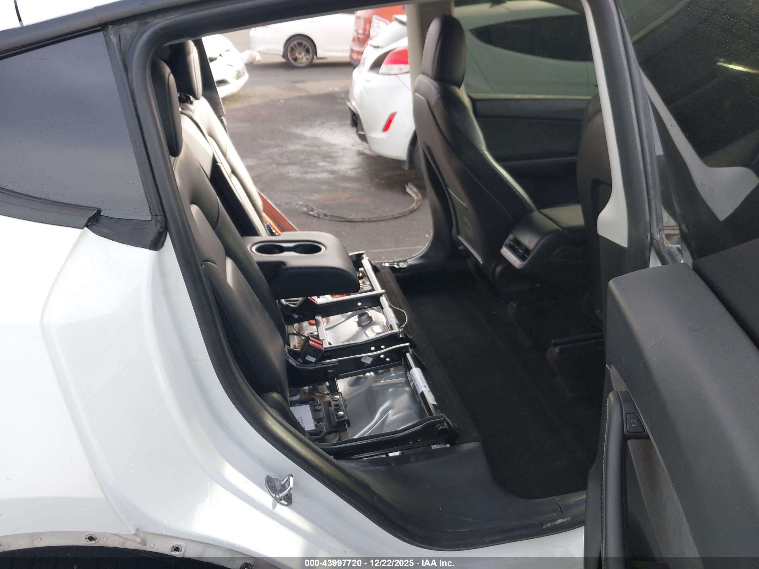 TESLA MODEL image 8