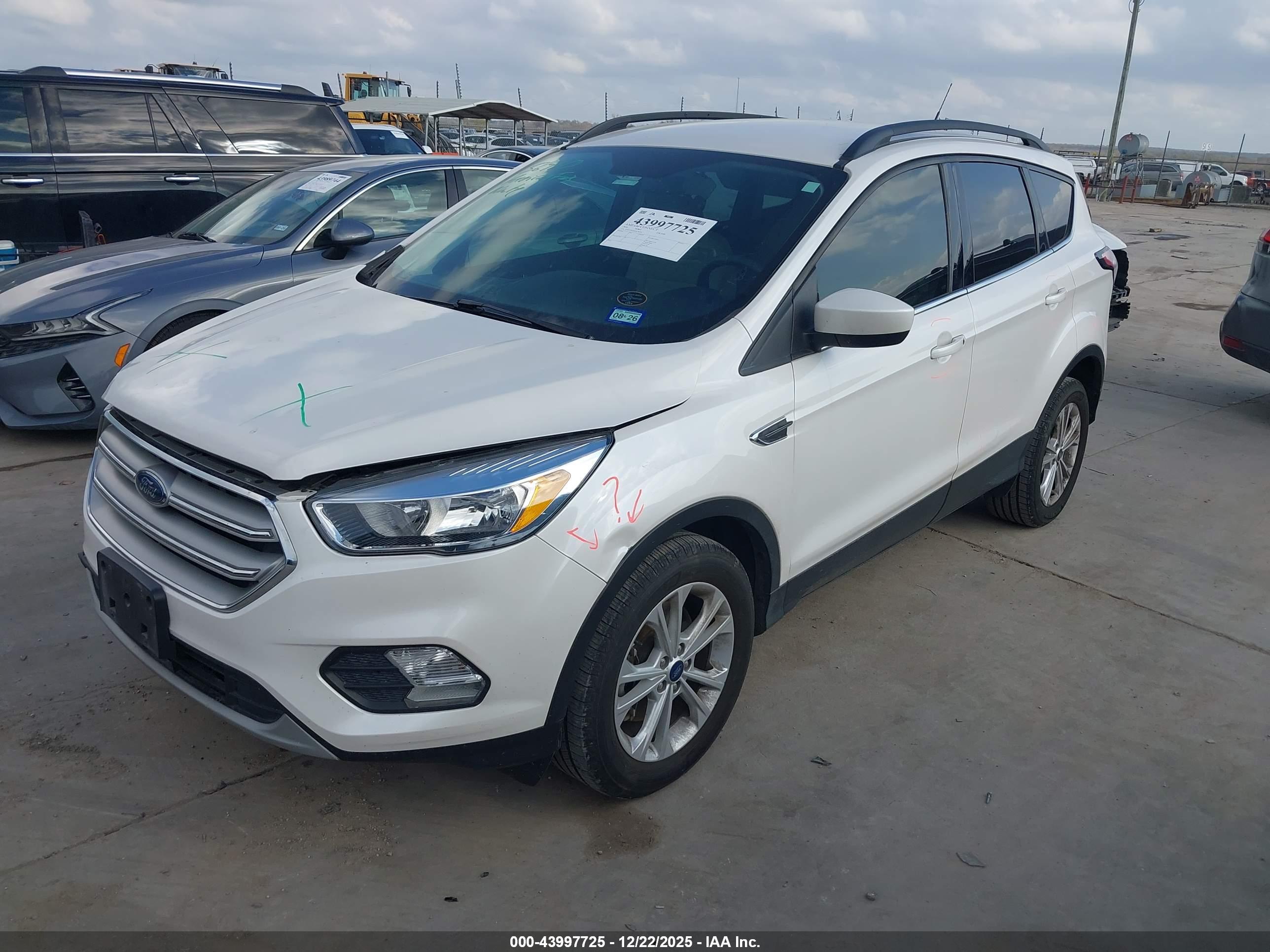 FORD ESCAPE image 2