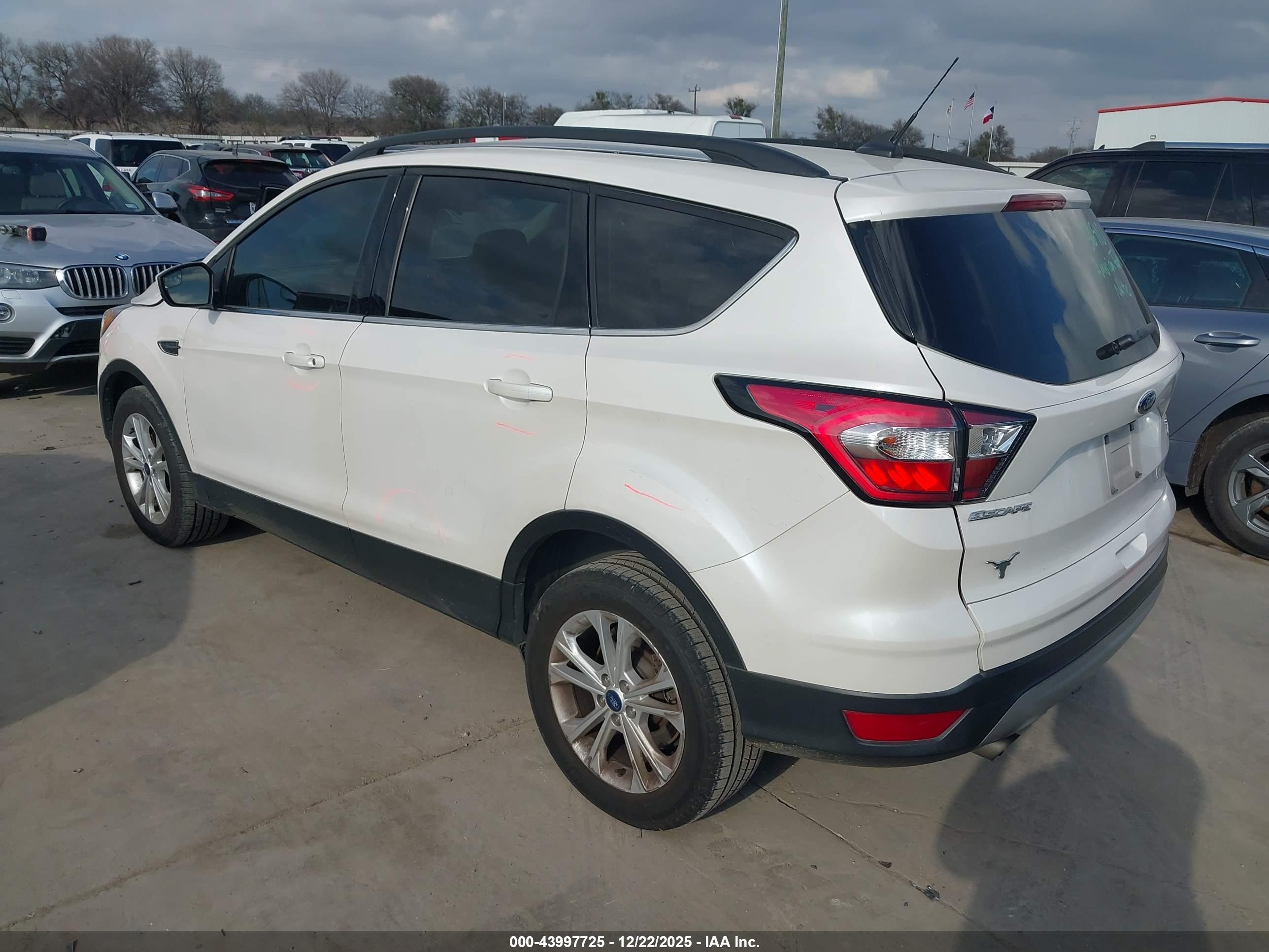 FORD ESCAPE image 3
