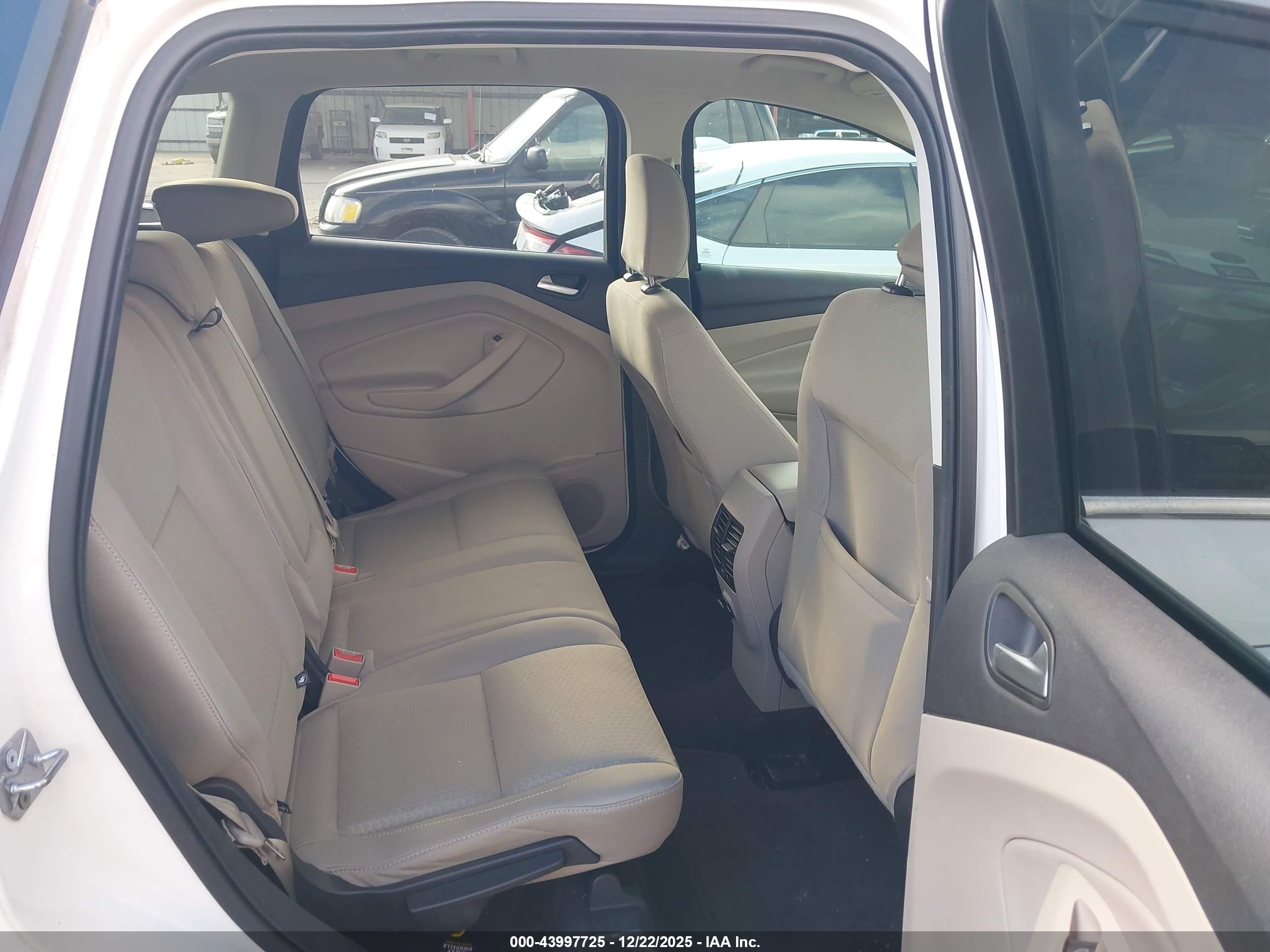 FORD ESCAPE image 8