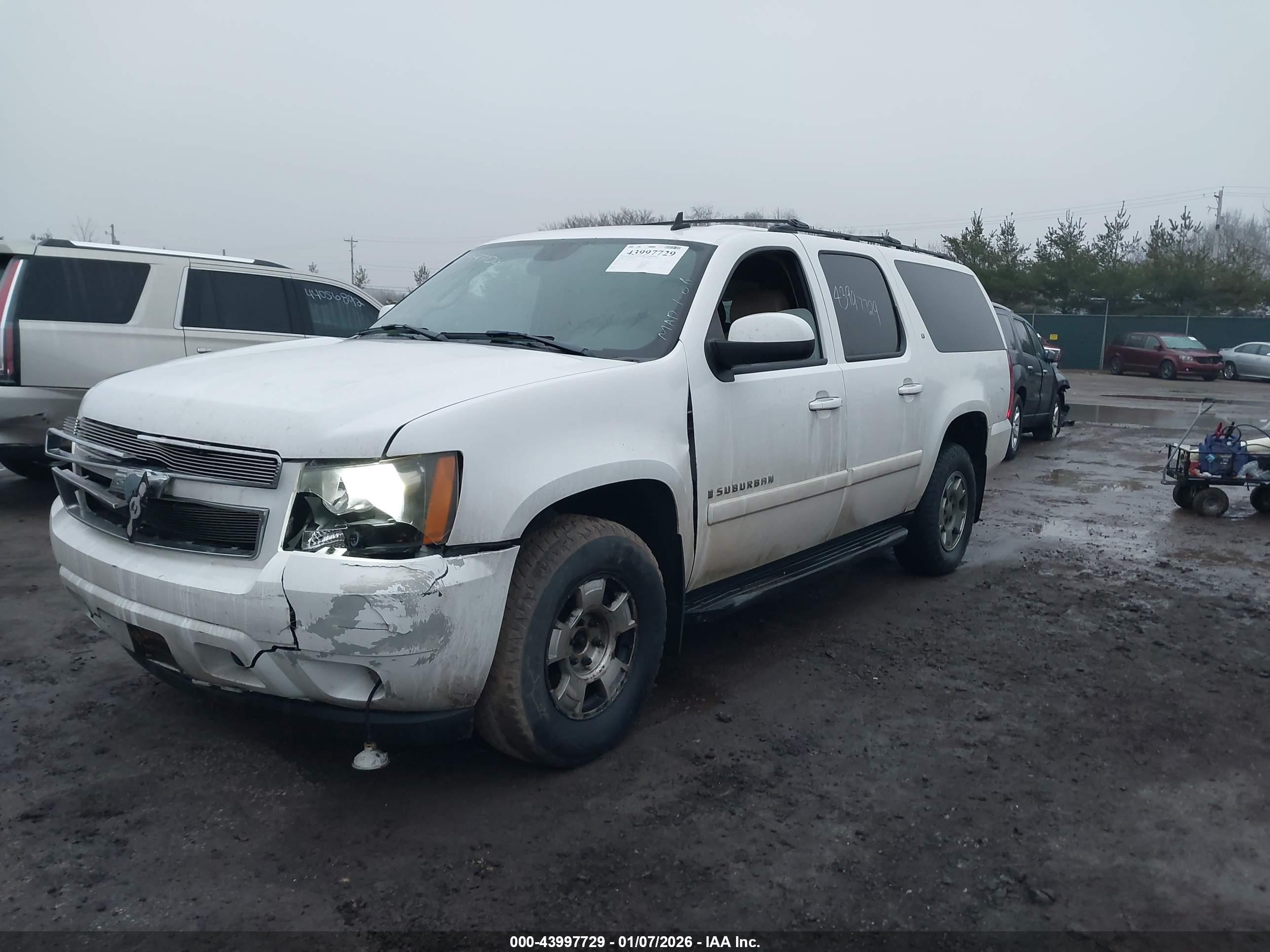 CHEVROLET SUBURBAN image 2