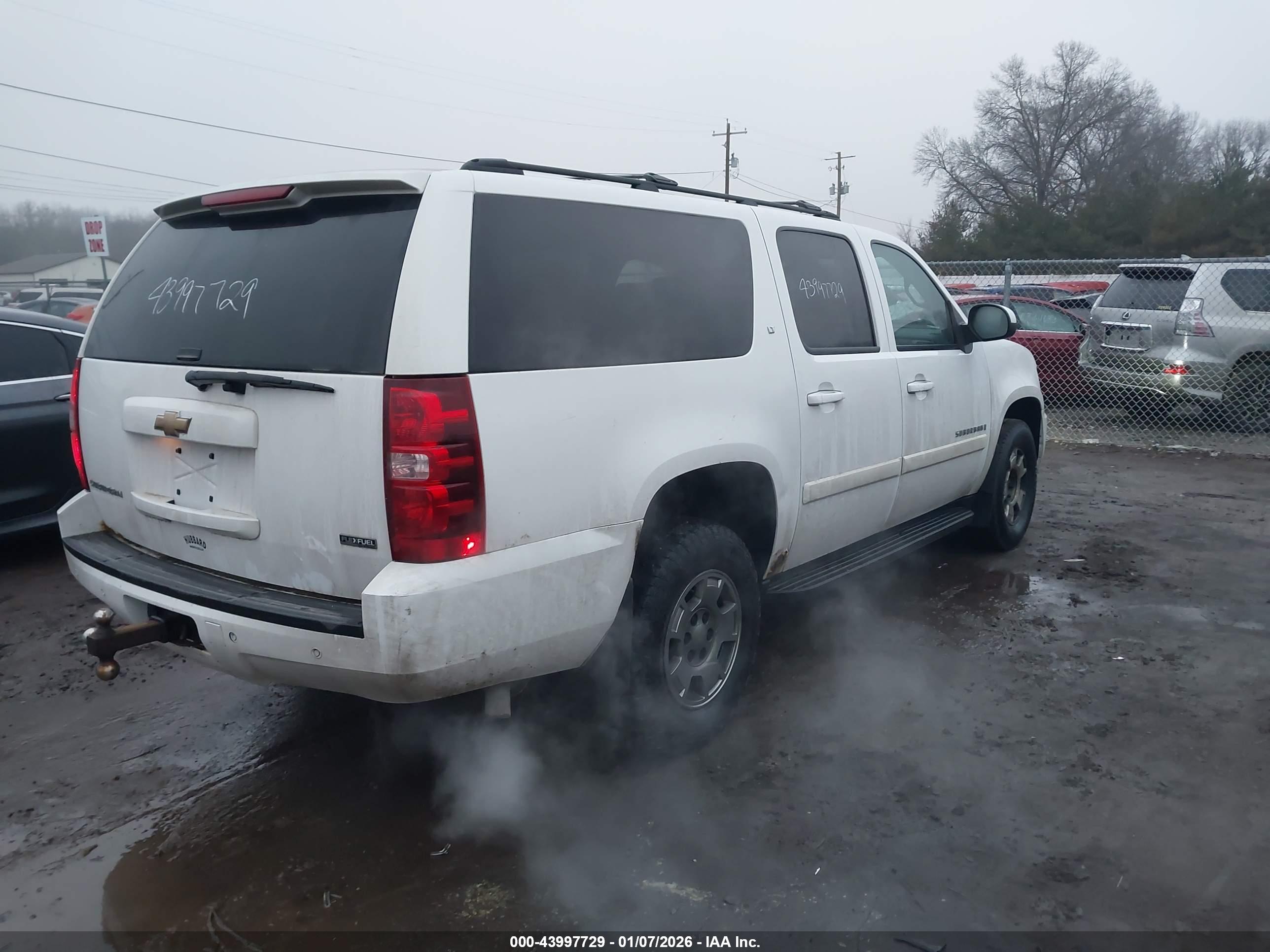 CHEVROLET SUBURBAN image 4