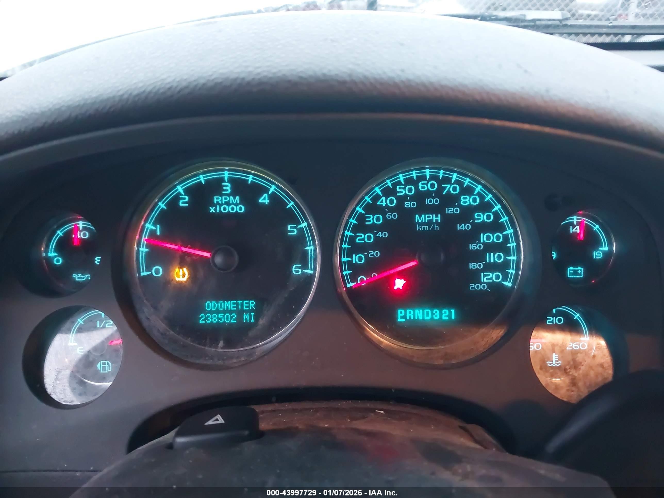 CHEVROLET SUBURBAN image 7