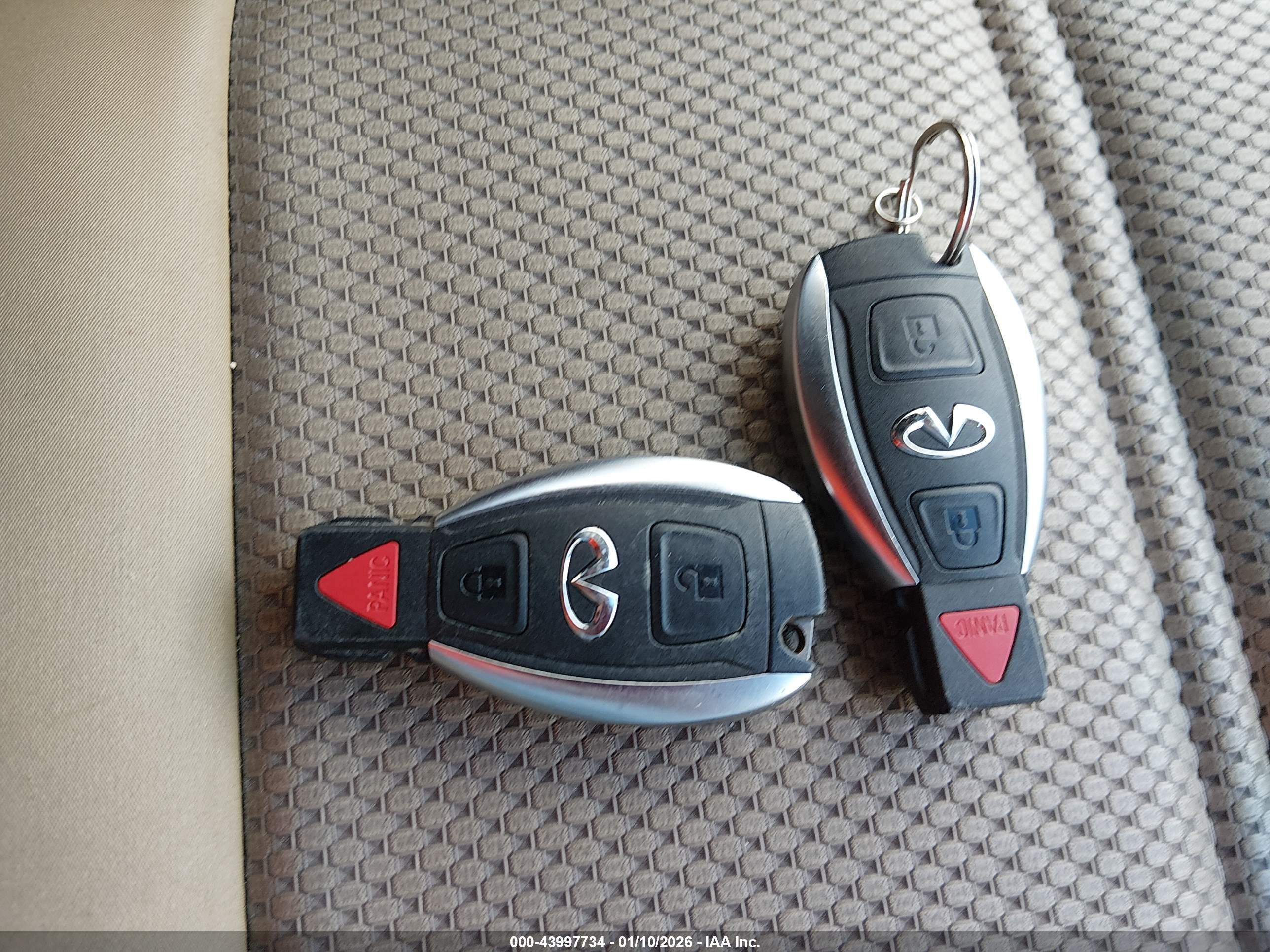 INFINITI QX30 image 11