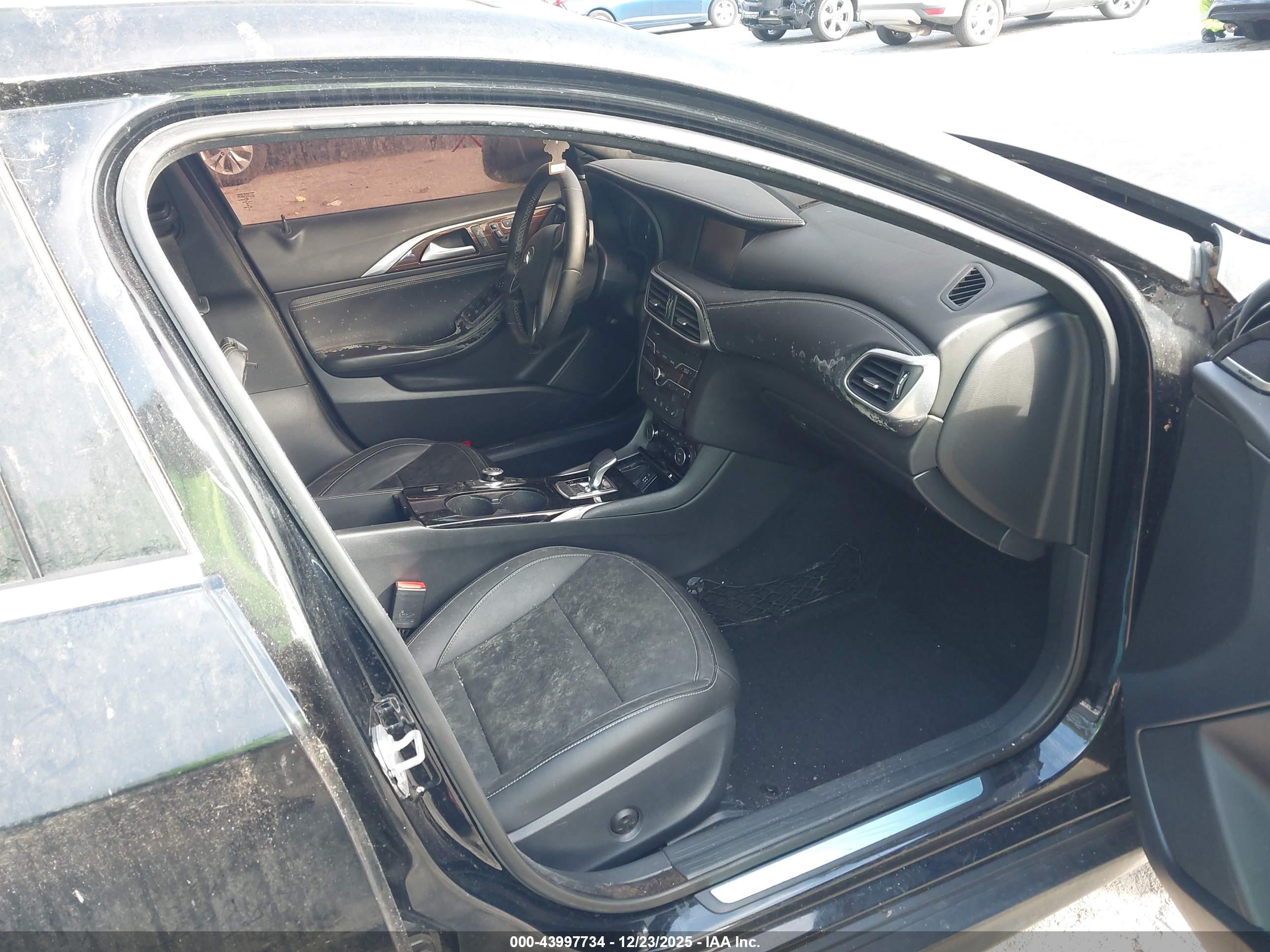 INFINITI QX30 image 5