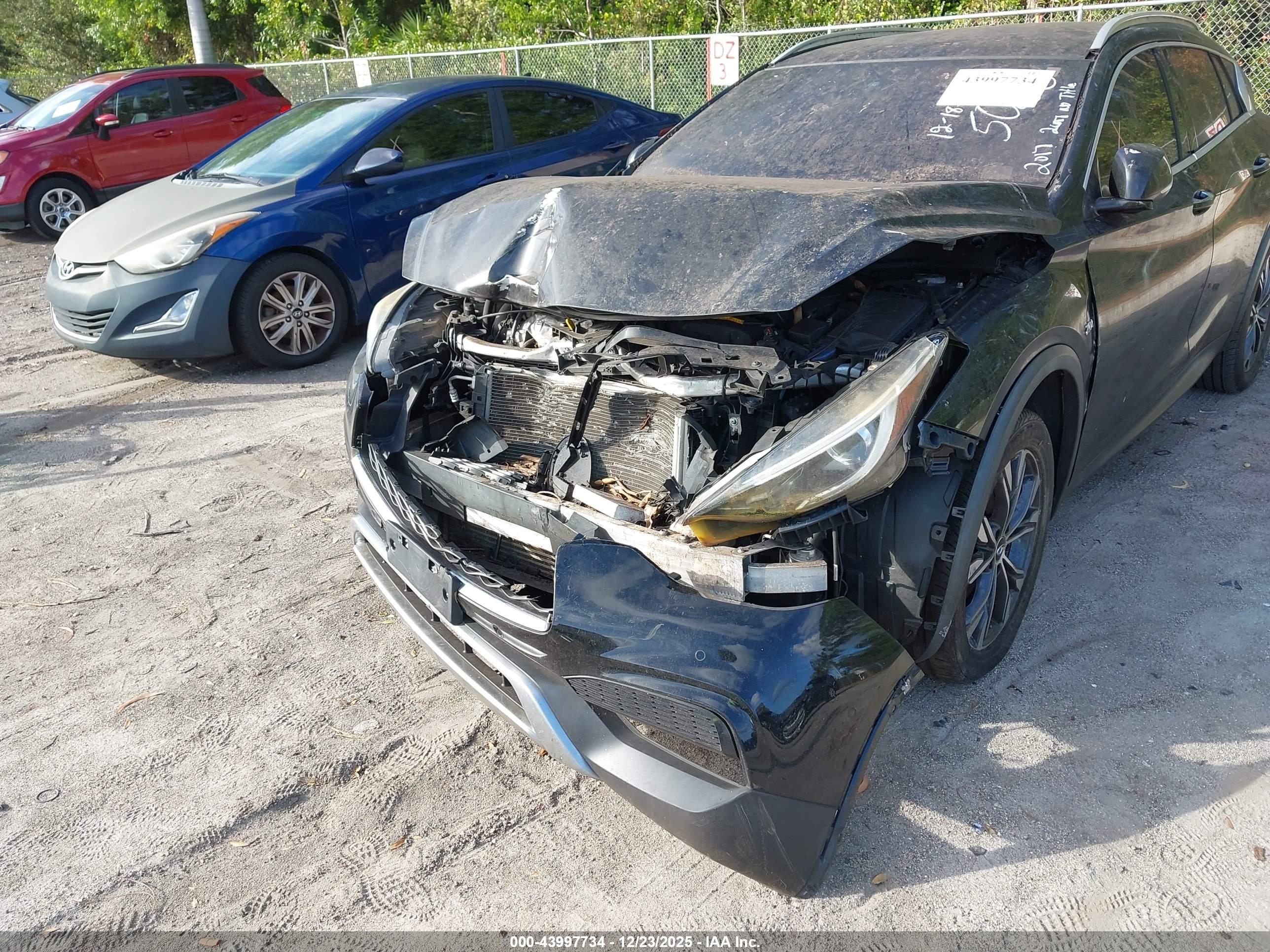 INFINITI QX30 image 6