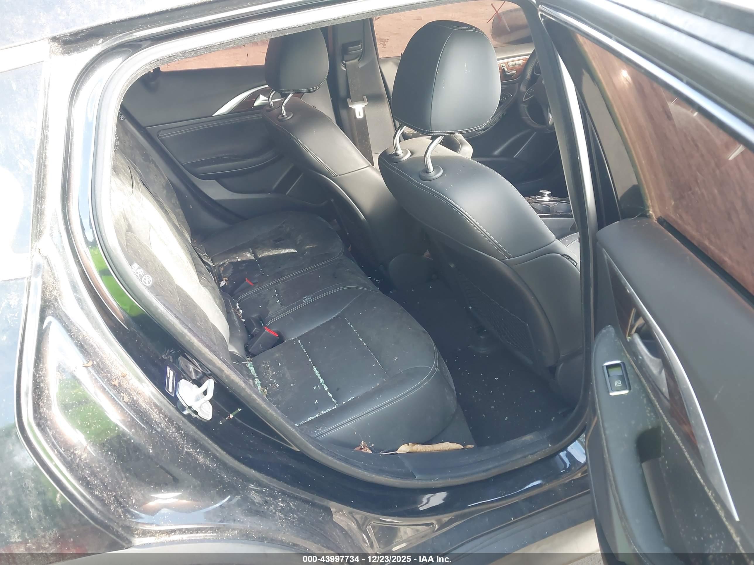 INFINITI QX30 image 8