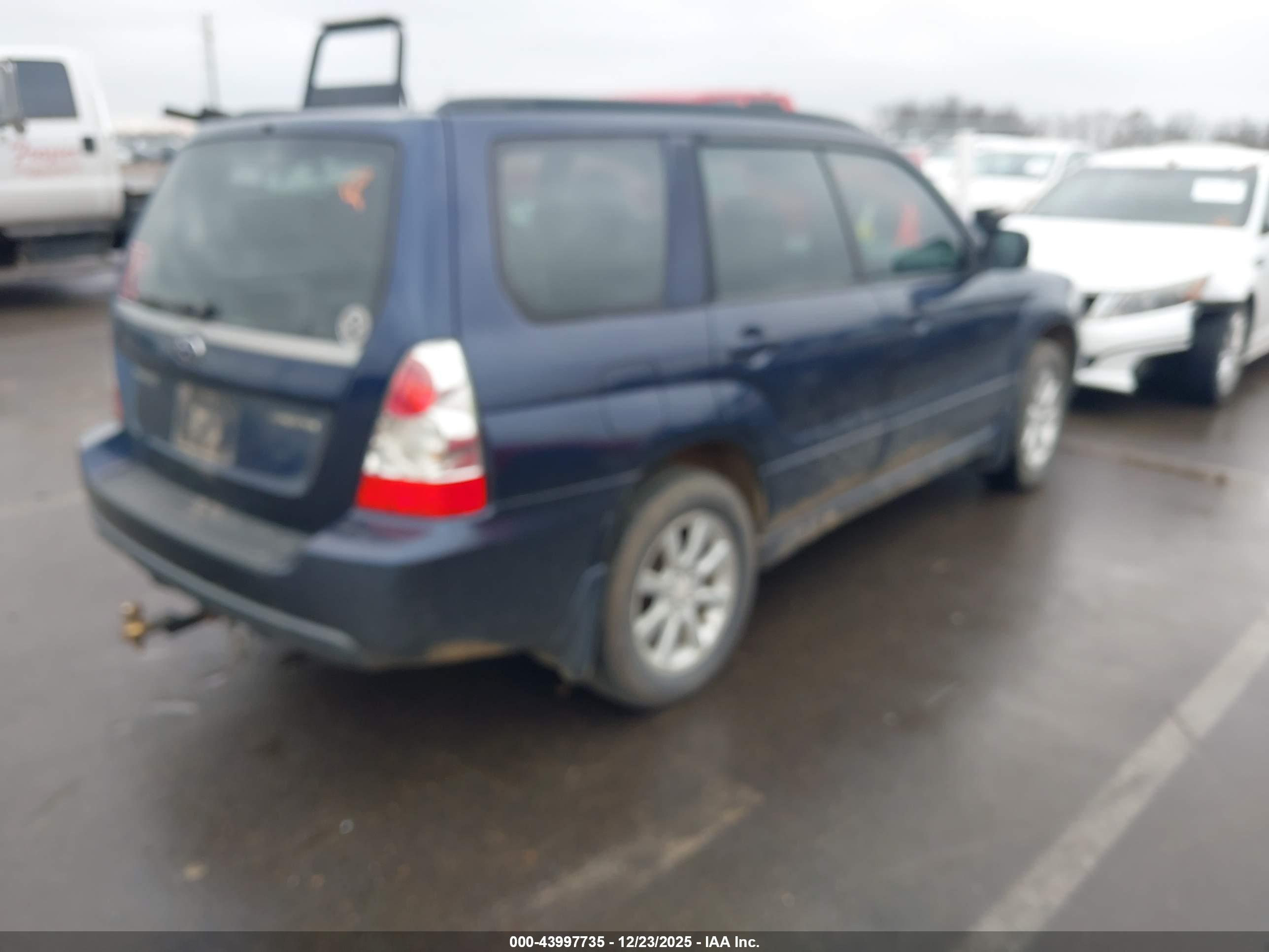 SUBARU FORESTER image 4