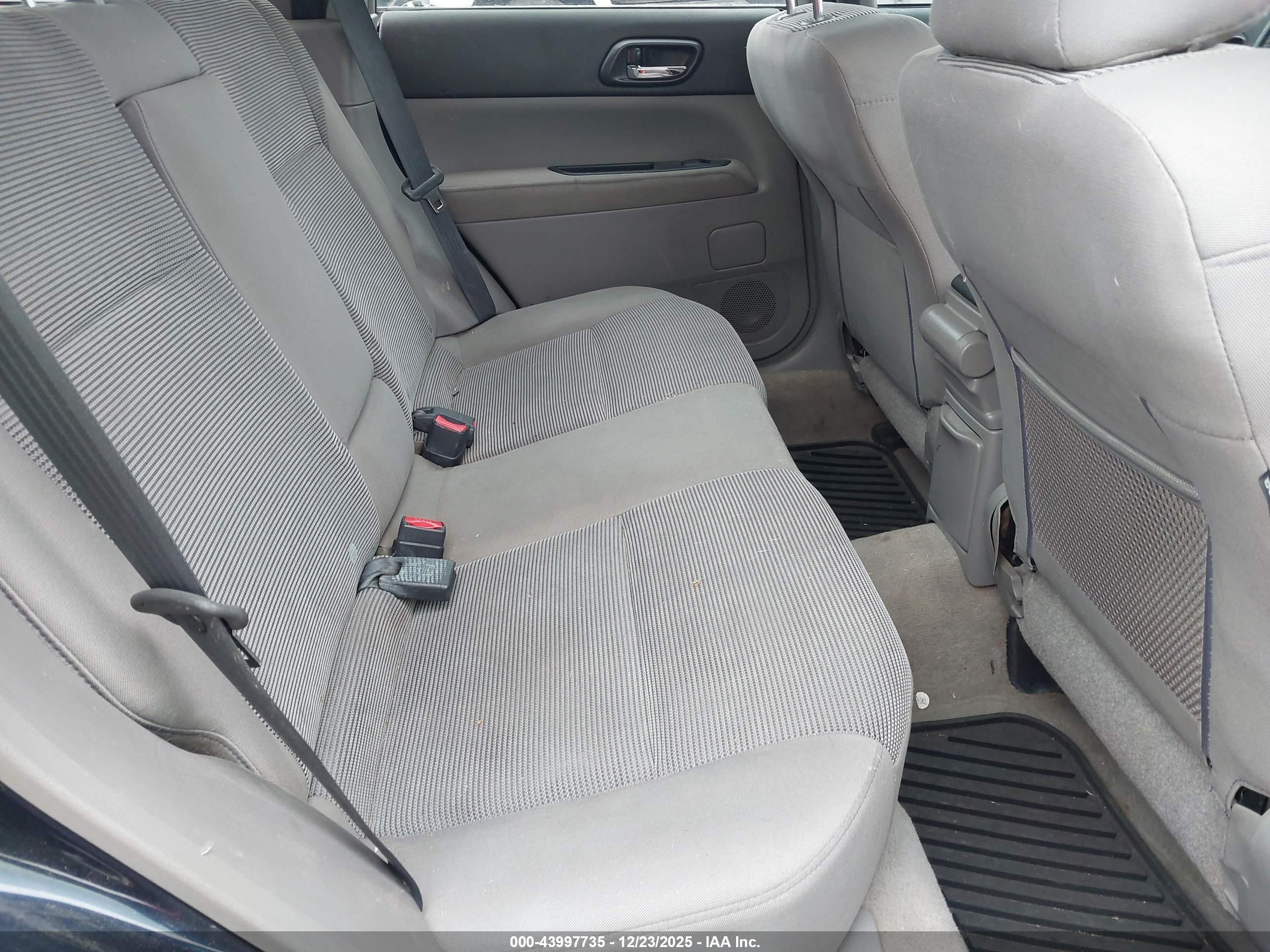 SUBARU FORESTER image 8