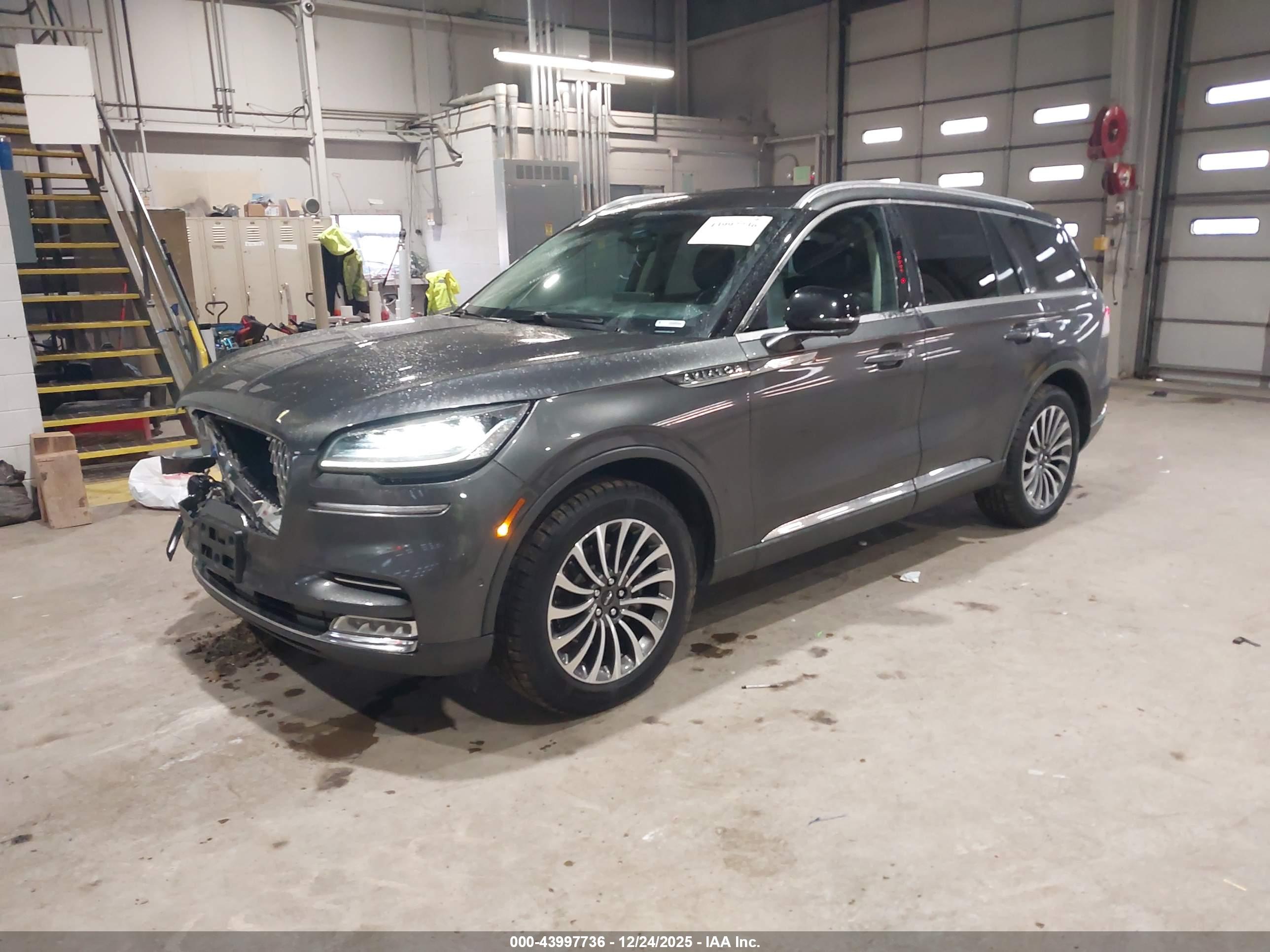 LINCOLN AVIATOR image 2