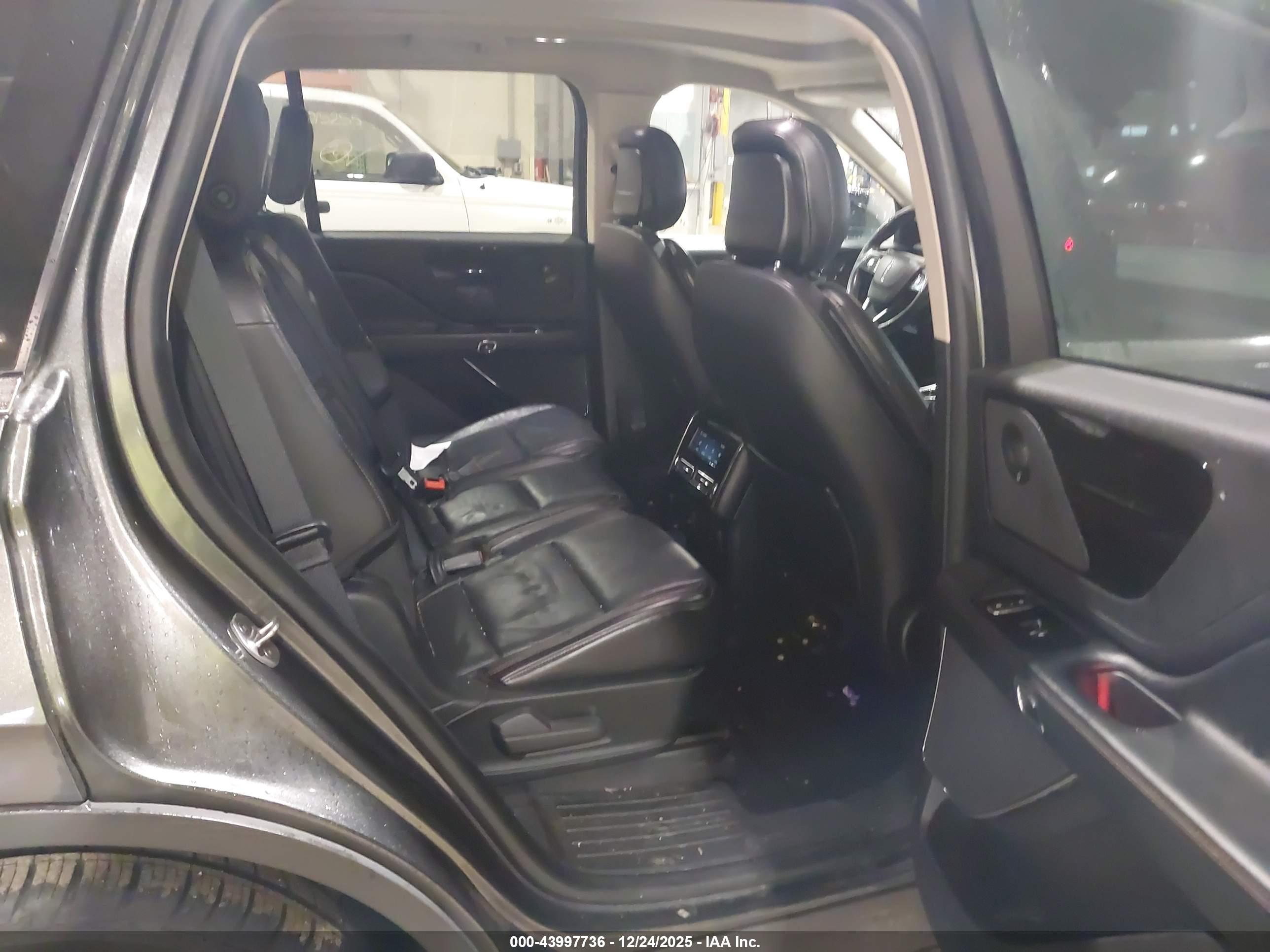 LINCOLN AVIATOR image 8
