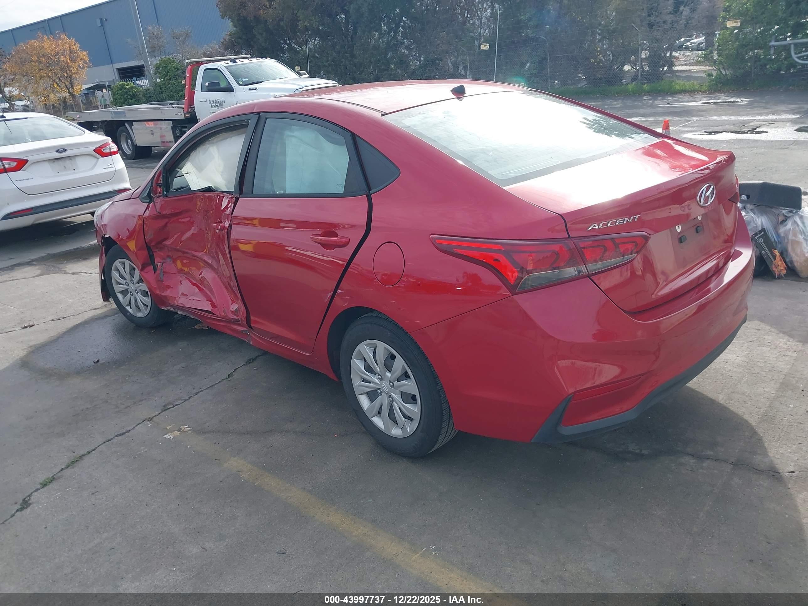 HYUNDAI ACCENT image 3