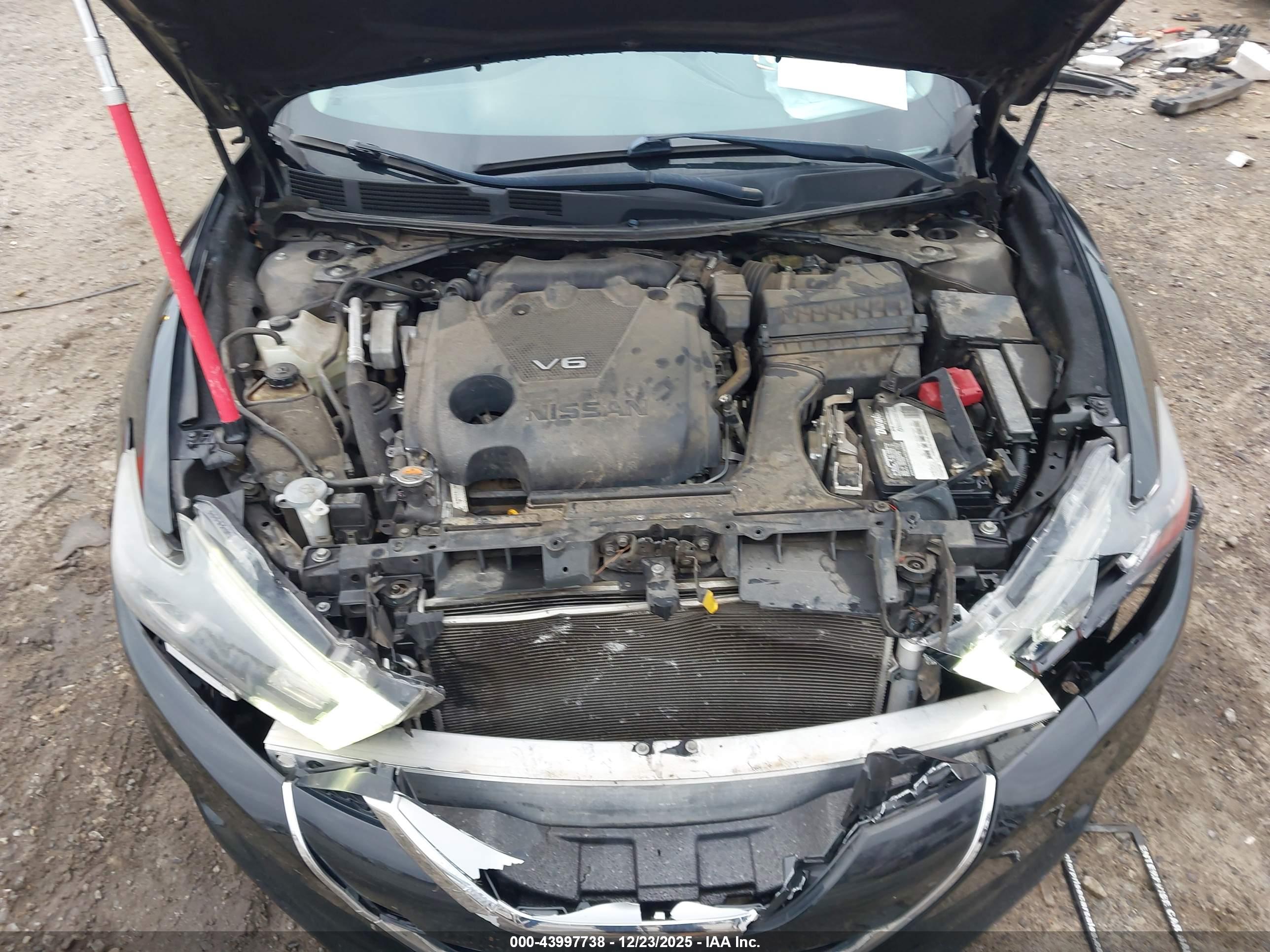 NISSAN MAXIMA image 10