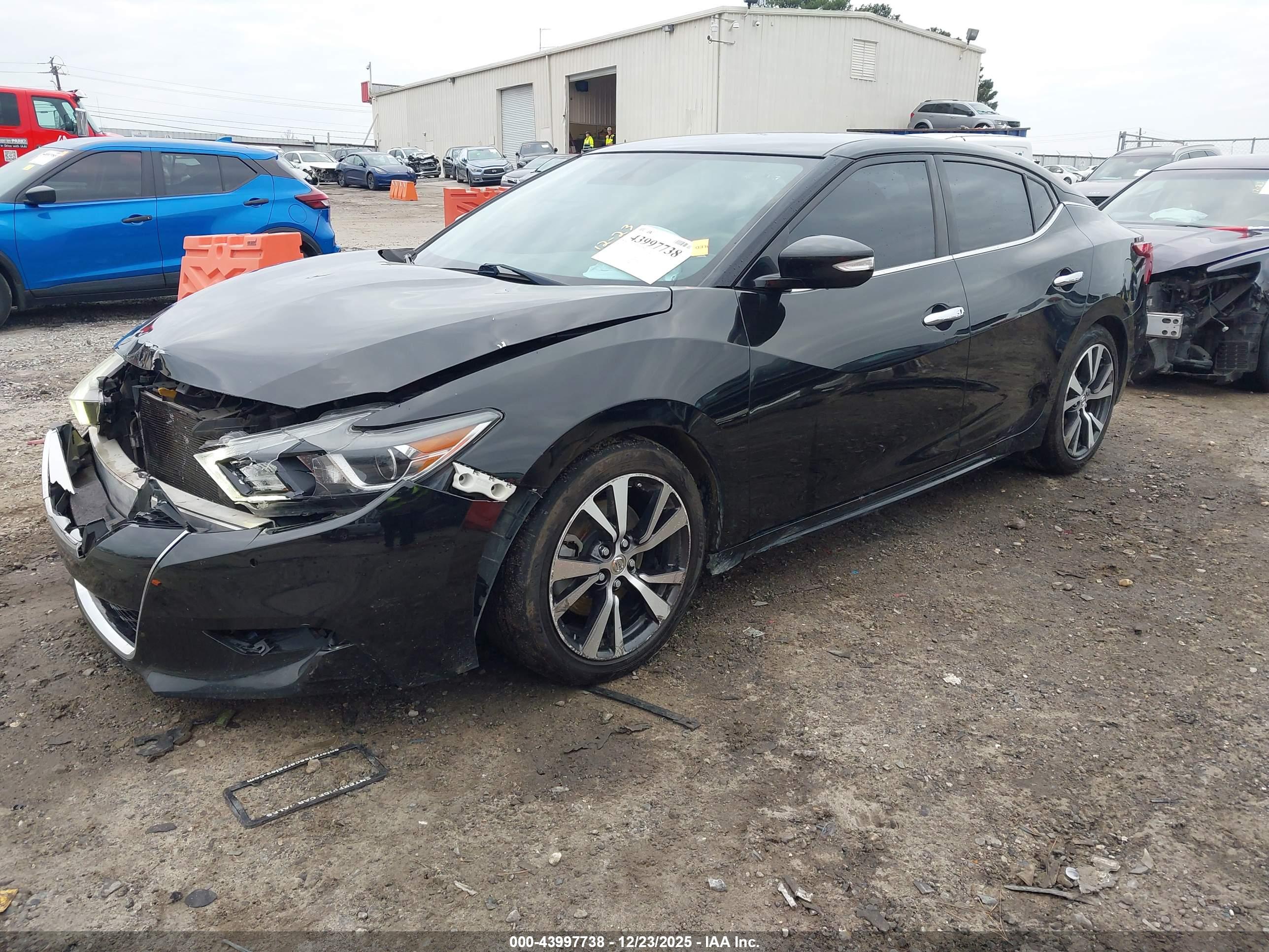 NISSAN MAXIMA image 2