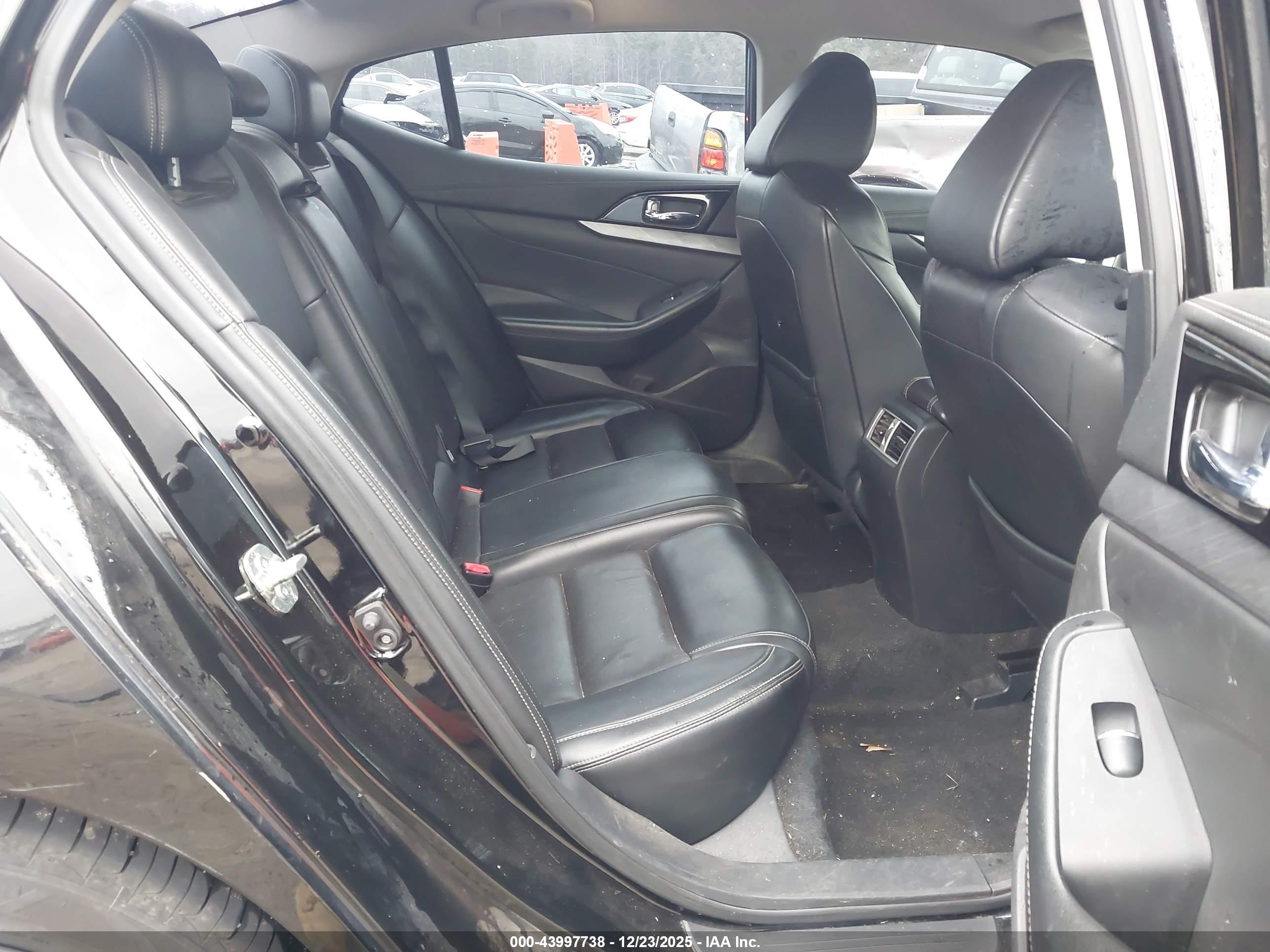NISSAN MAXIMA image 8