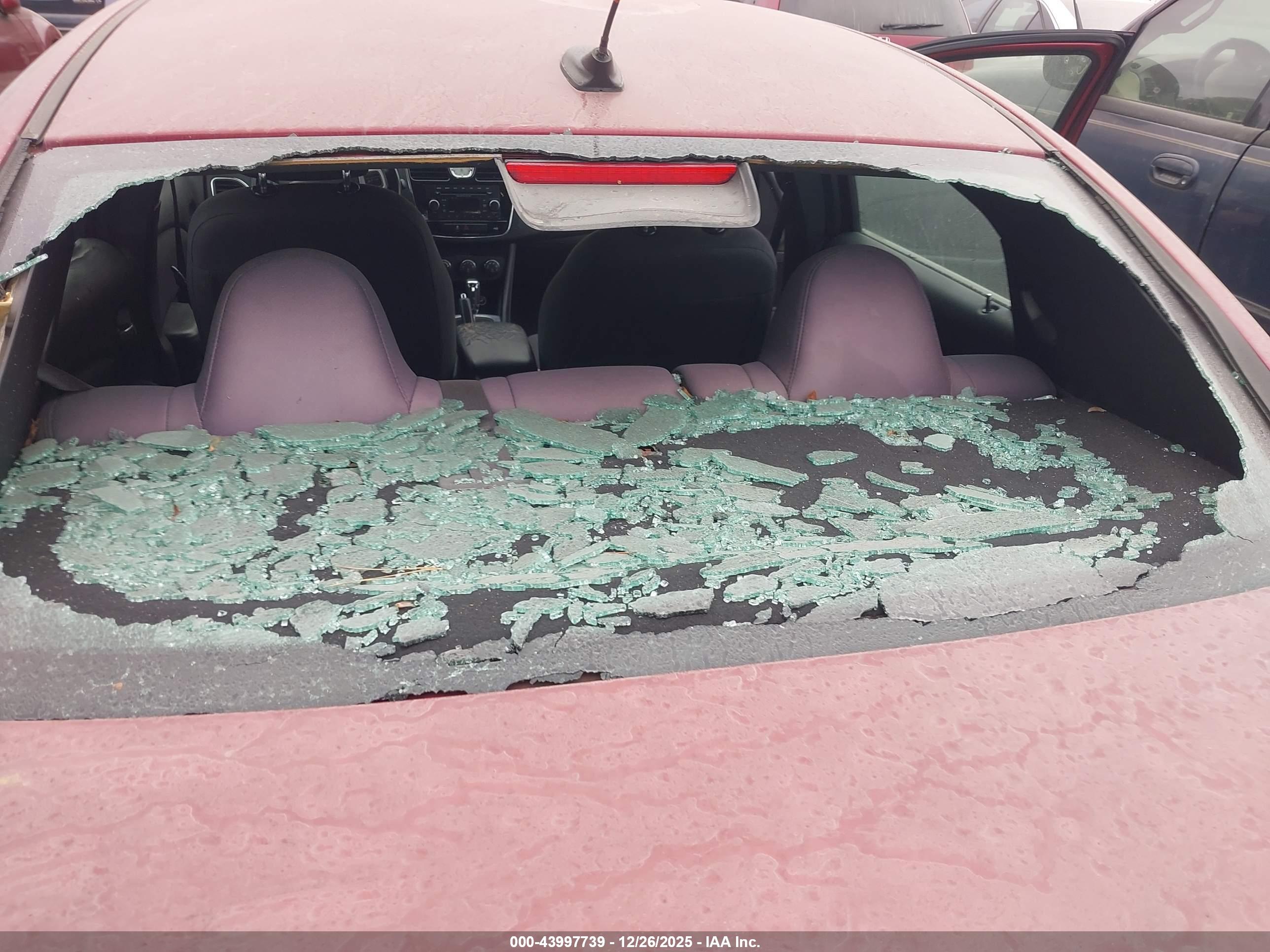 CHRYSLER 200 image 6