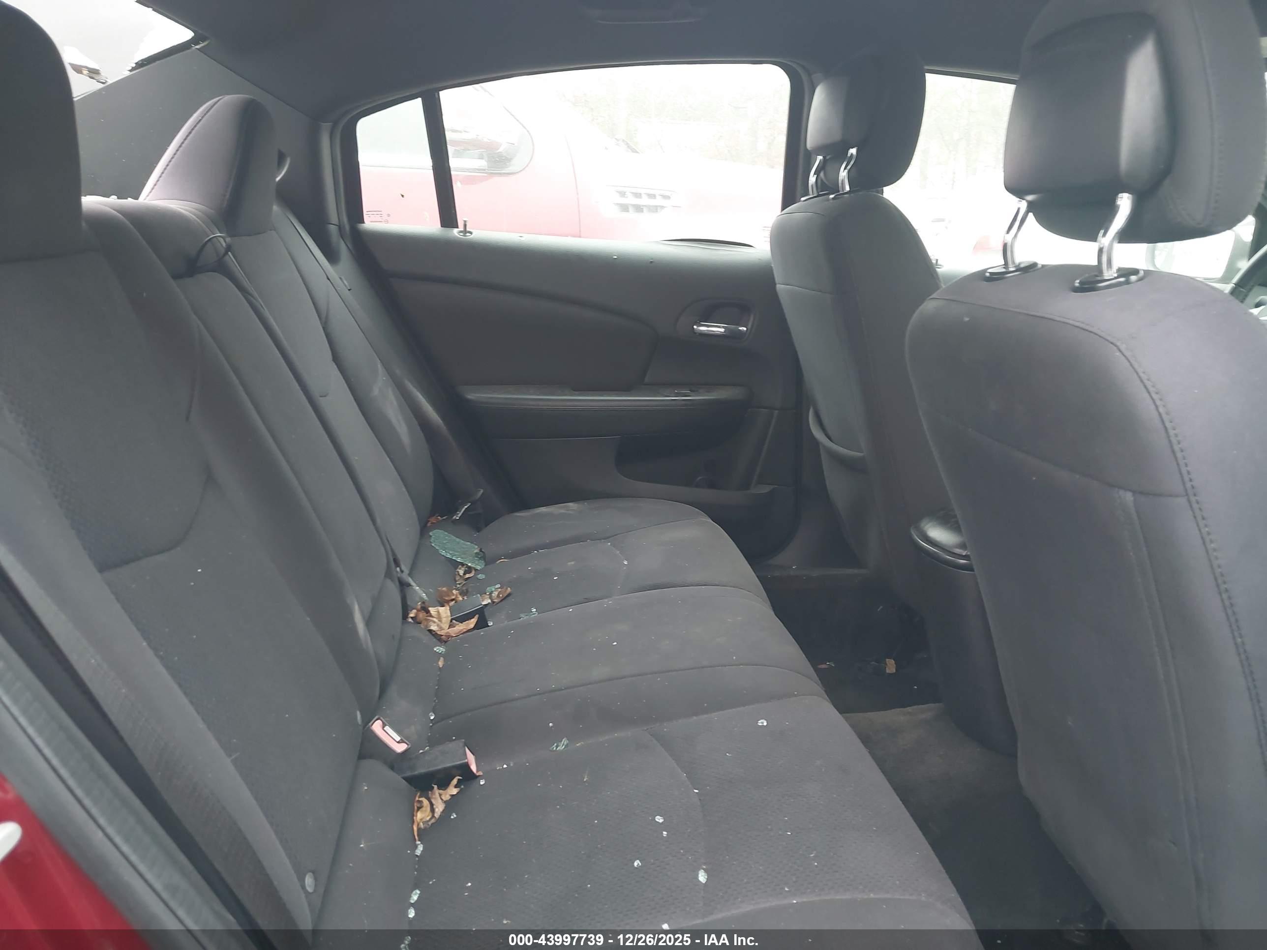 CHRYSLER 200 image 8