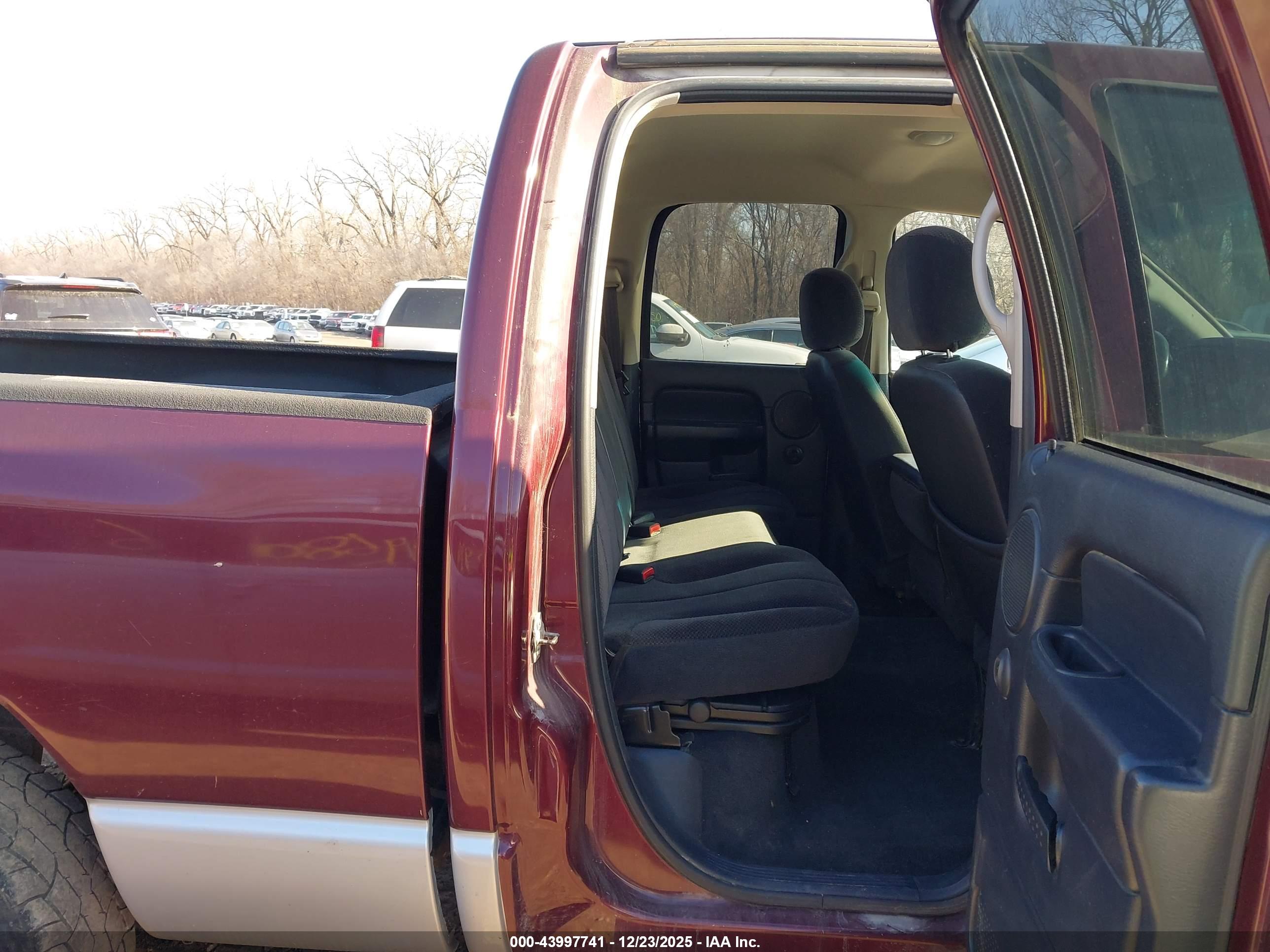 DODGE RAM image 8