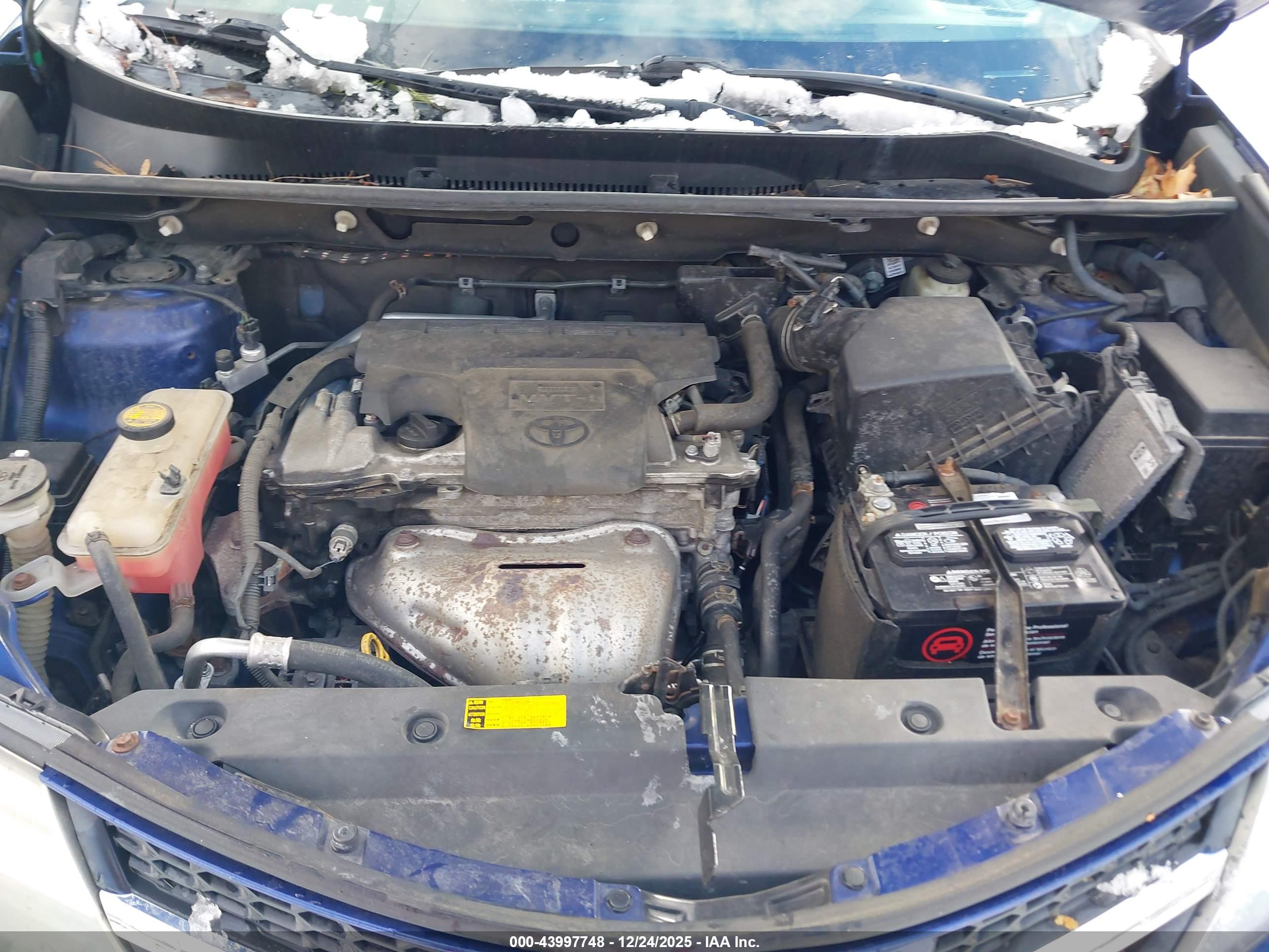 TOYOTA RAV4 image 10