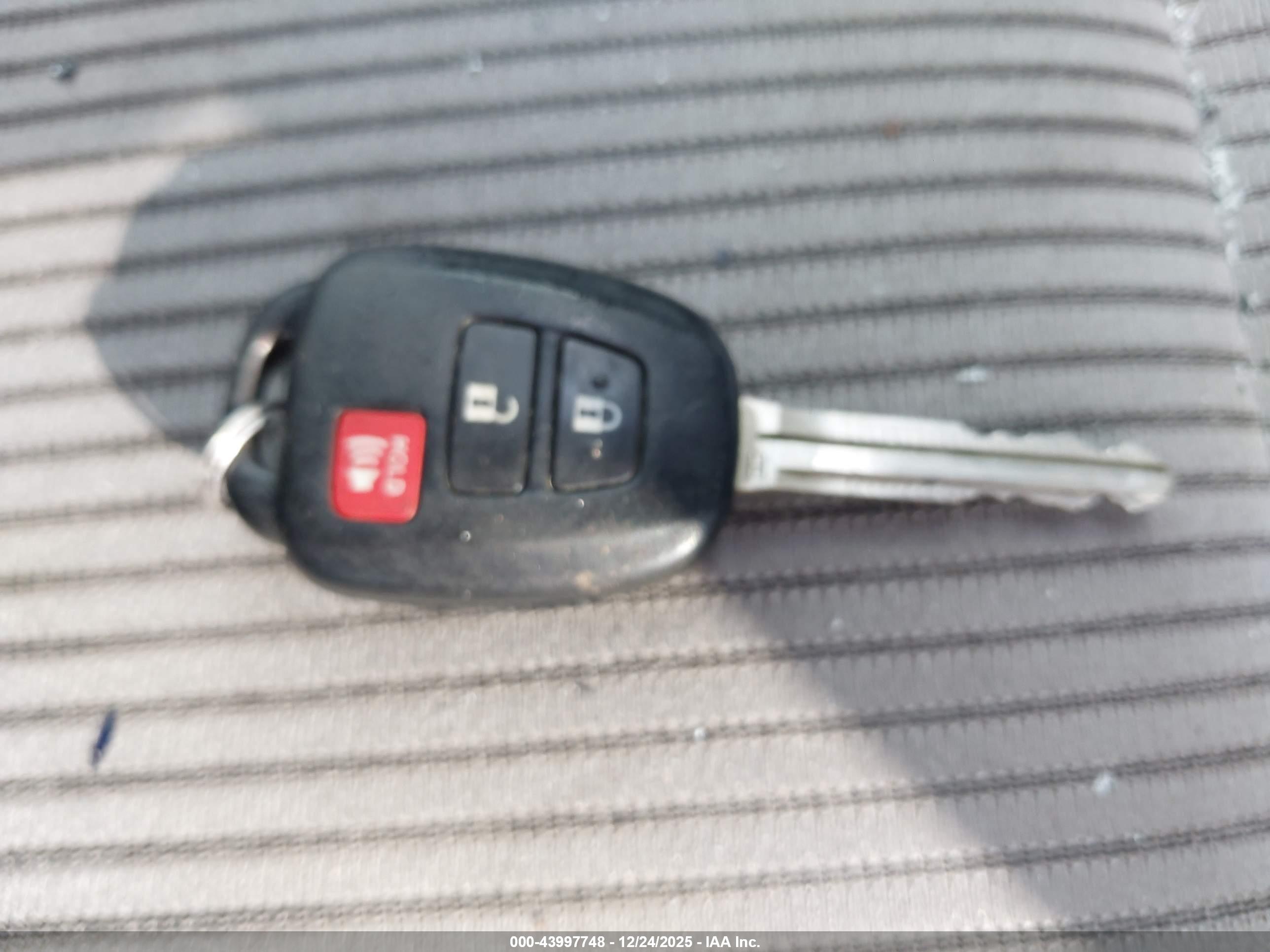 TOYOTA RAV4 image 11
