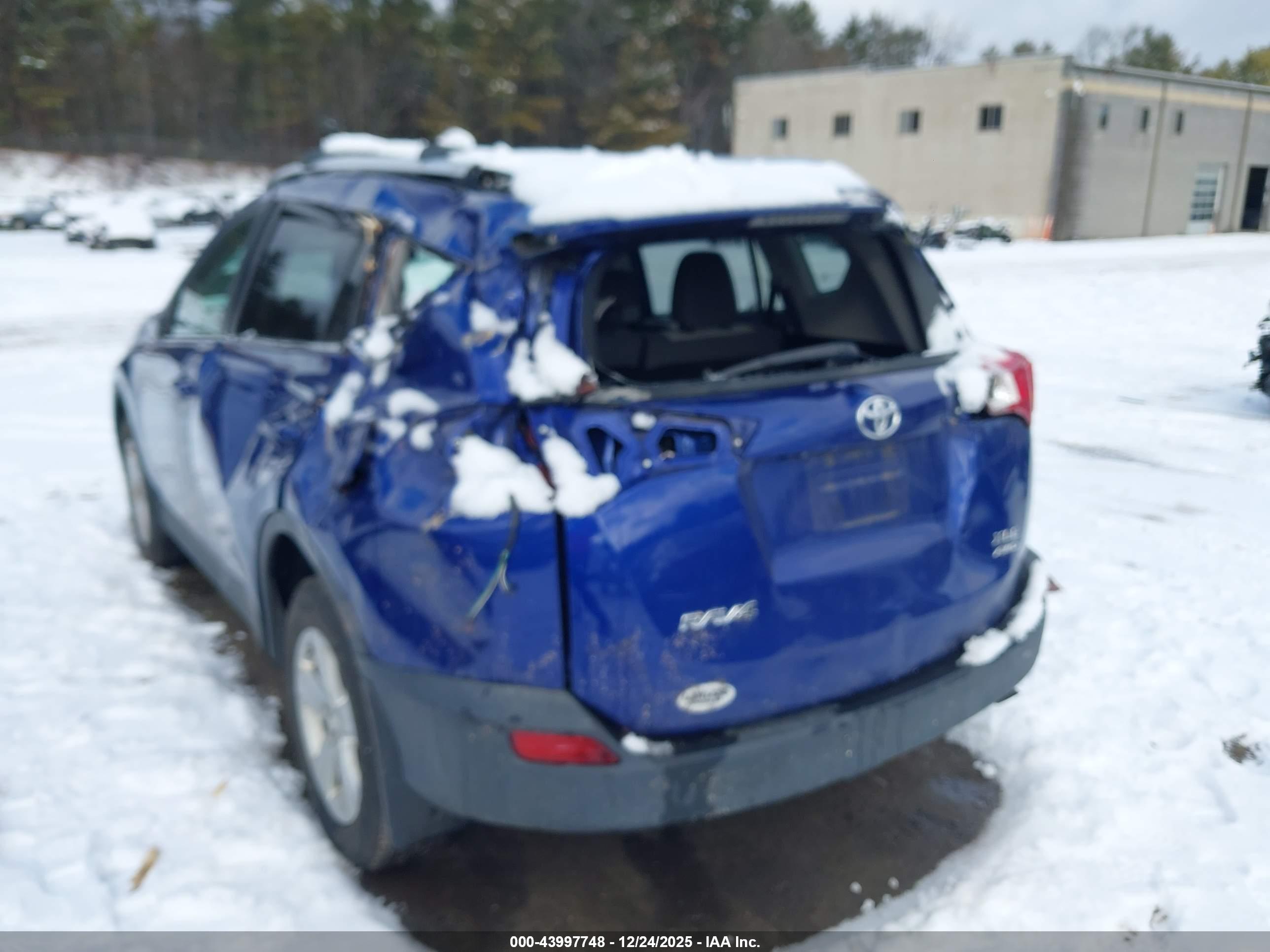 TOYOTA RAV4 image 3