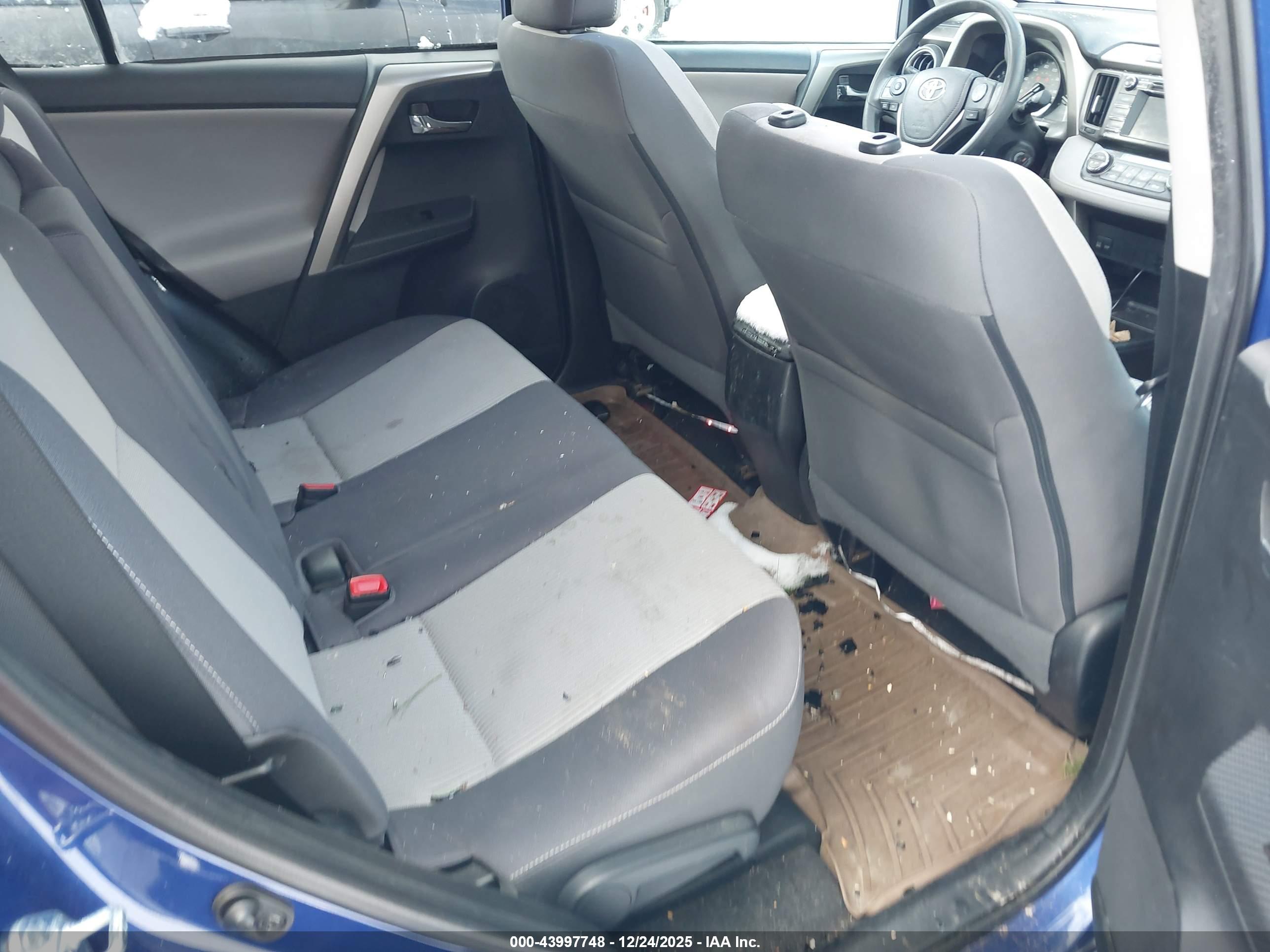 TOYOTA RAV4 image 5