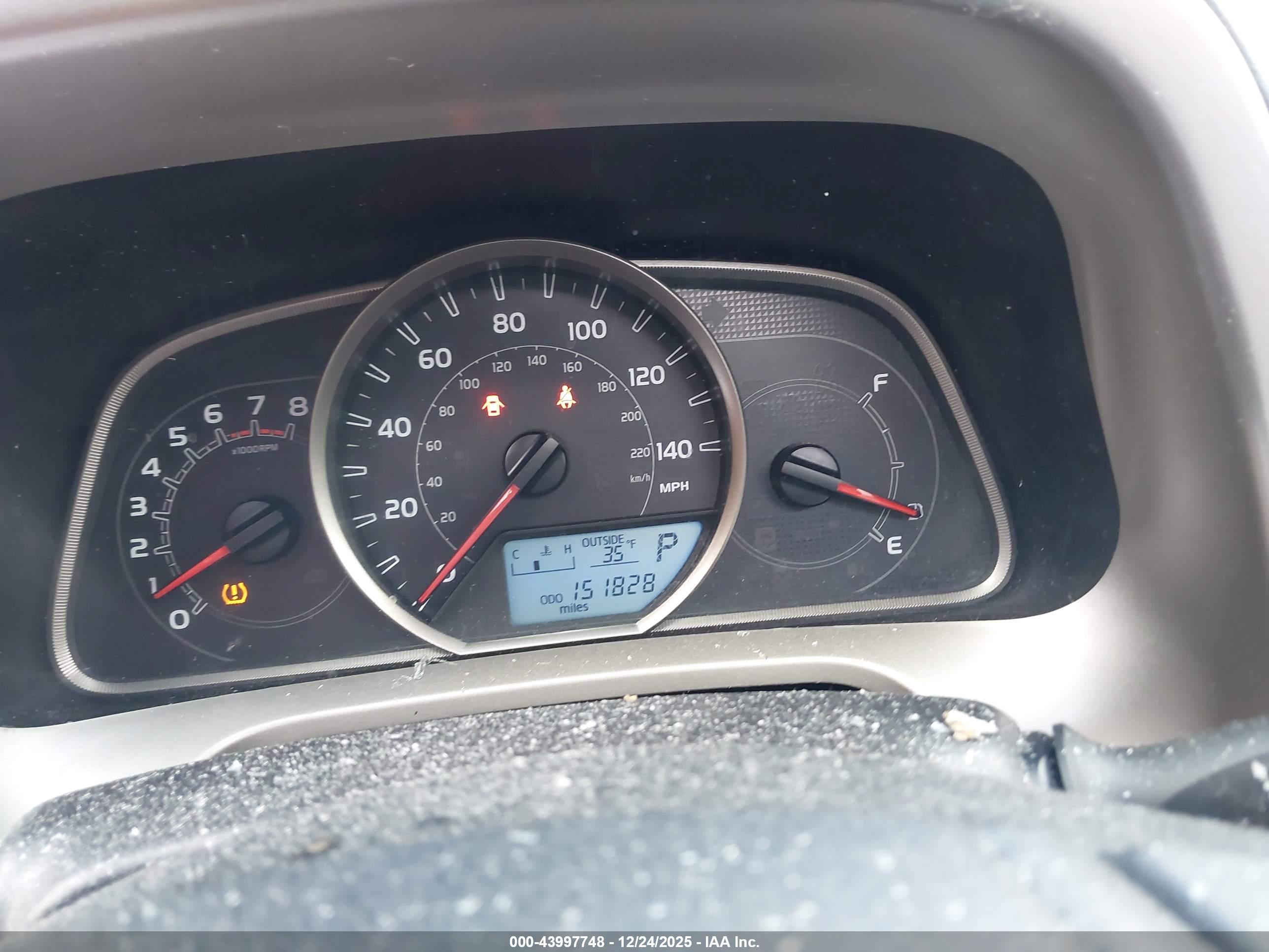 TOYOTA RAV4 image 7