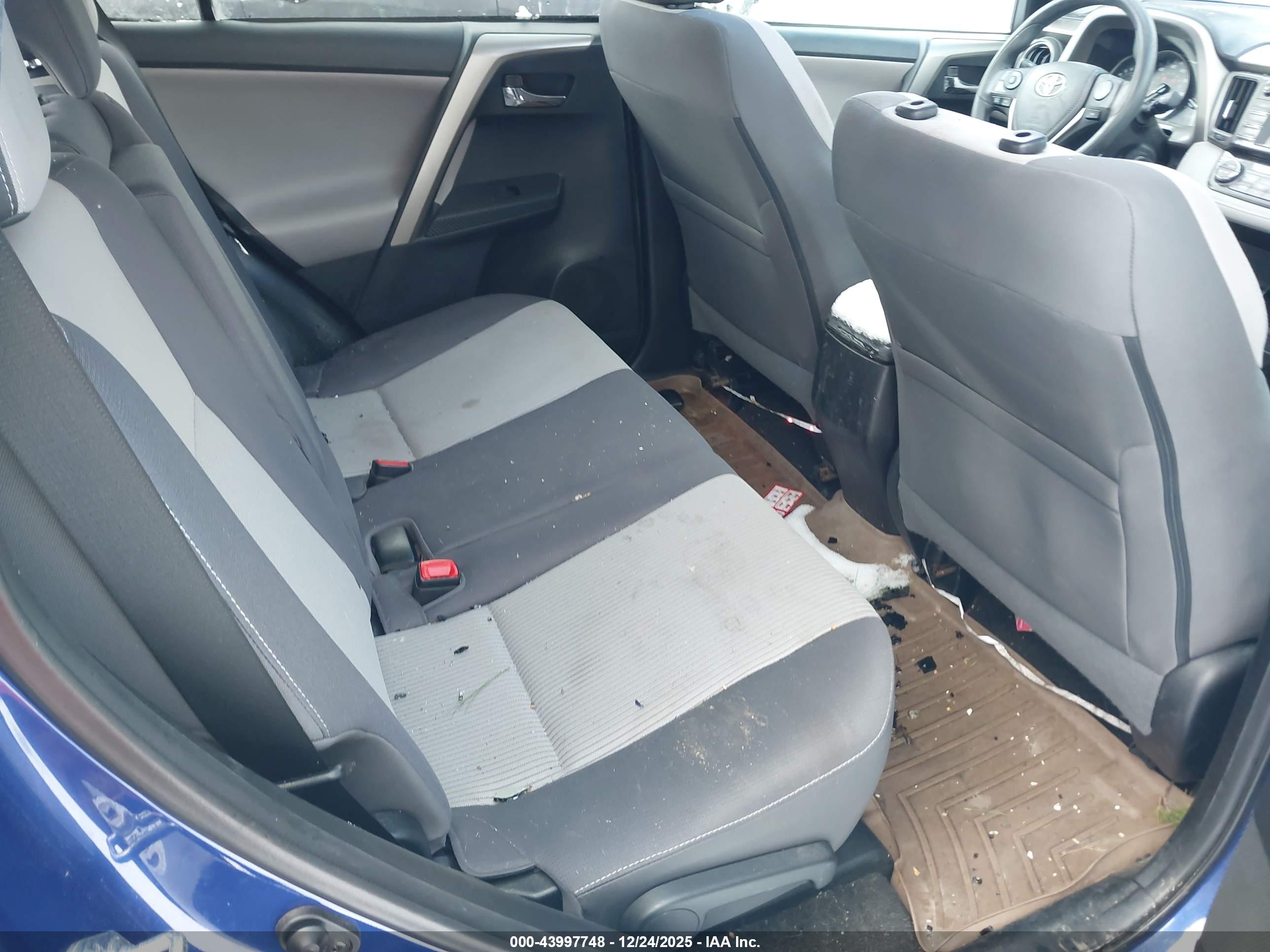 TOYOTA RAV4 image 8