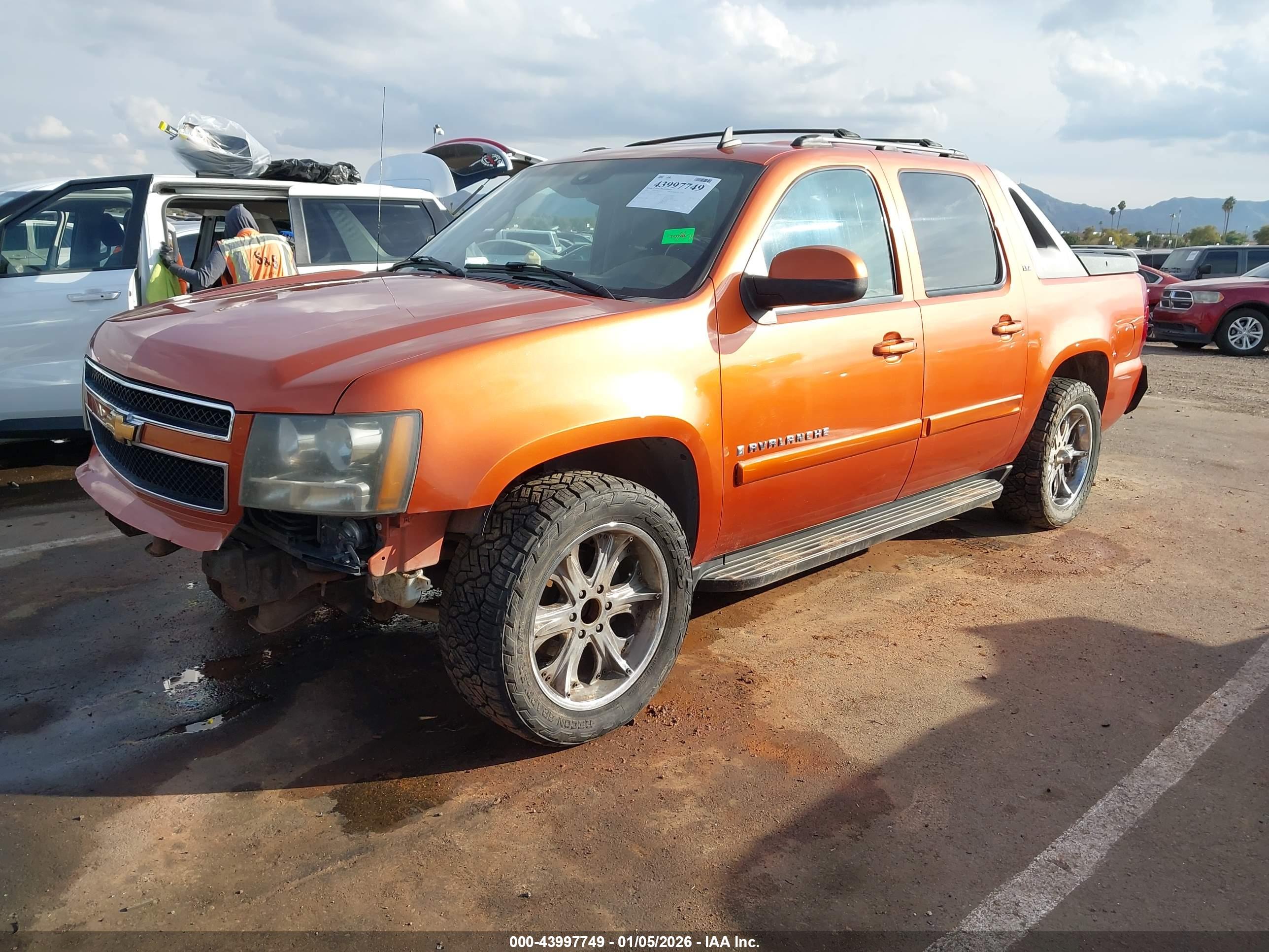 CHEVROLET AVALANCHE image 2
