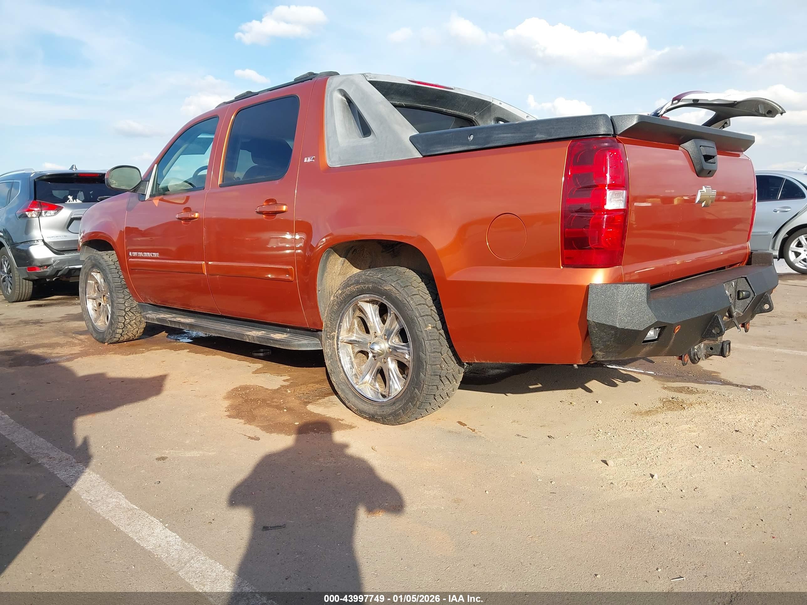 CHEVROLET AVALANCHE image 3