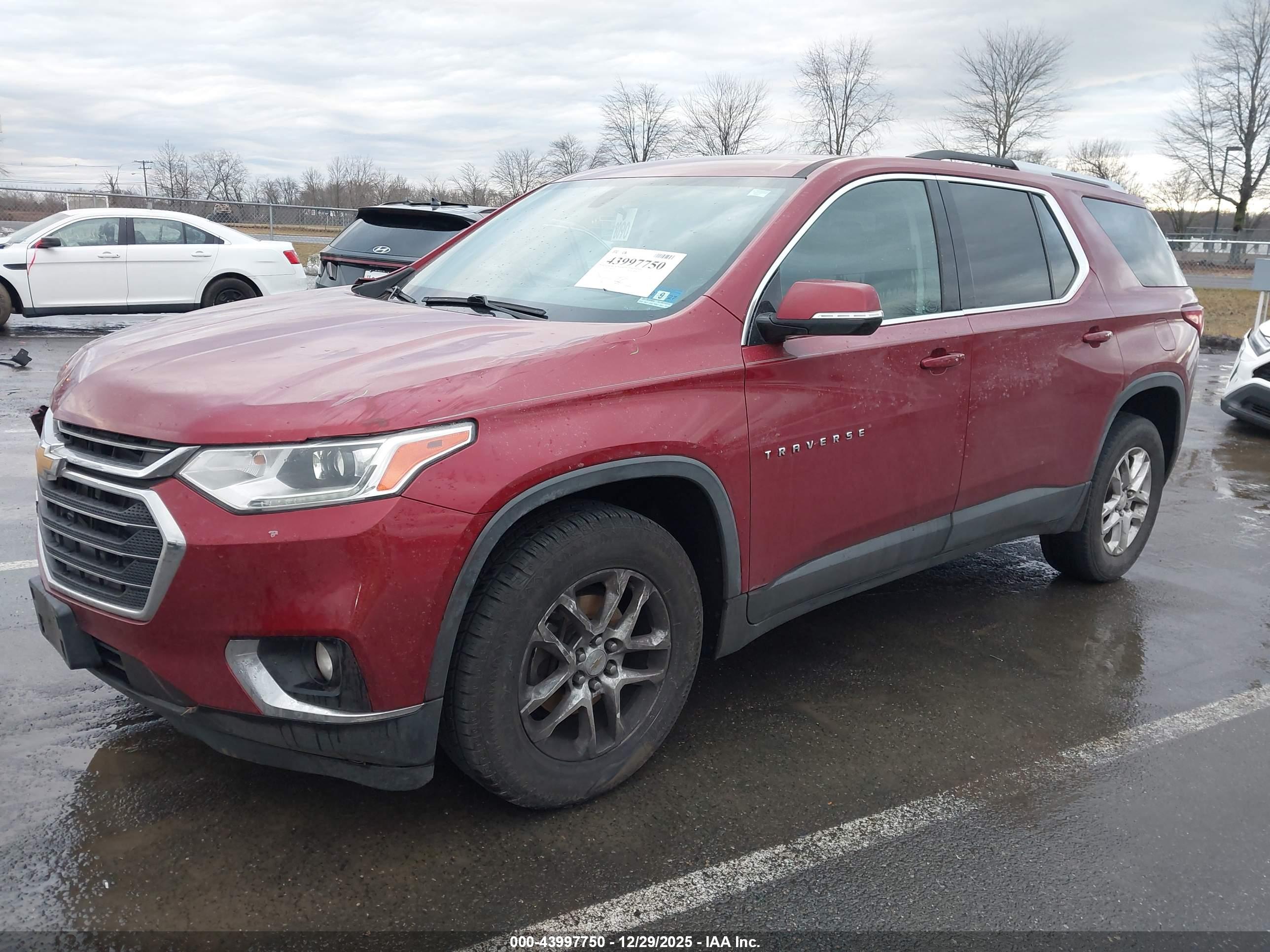 CHEVROLET TRAVERSE image 2