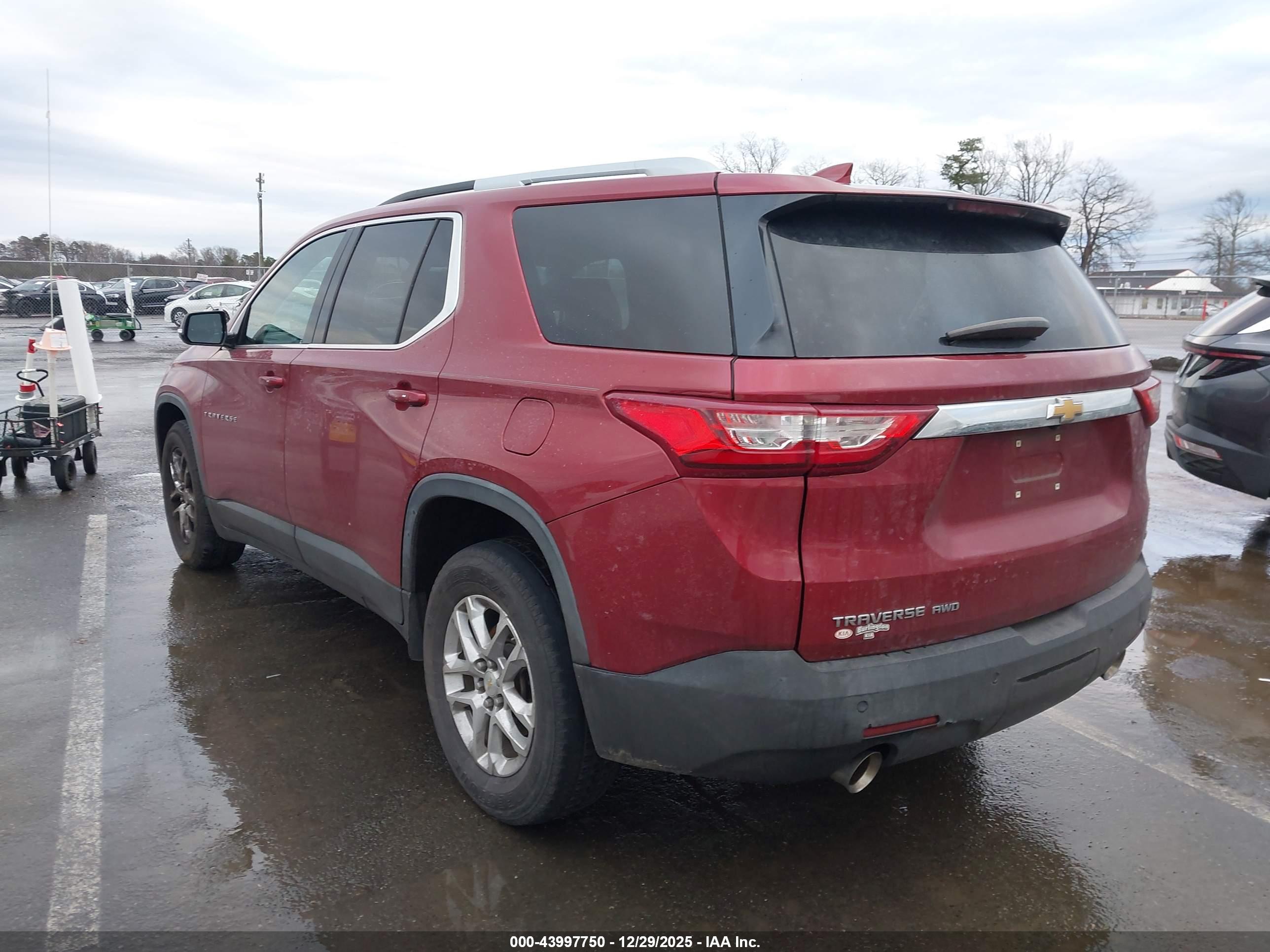 CHEVROLET TRAVERSE image 3