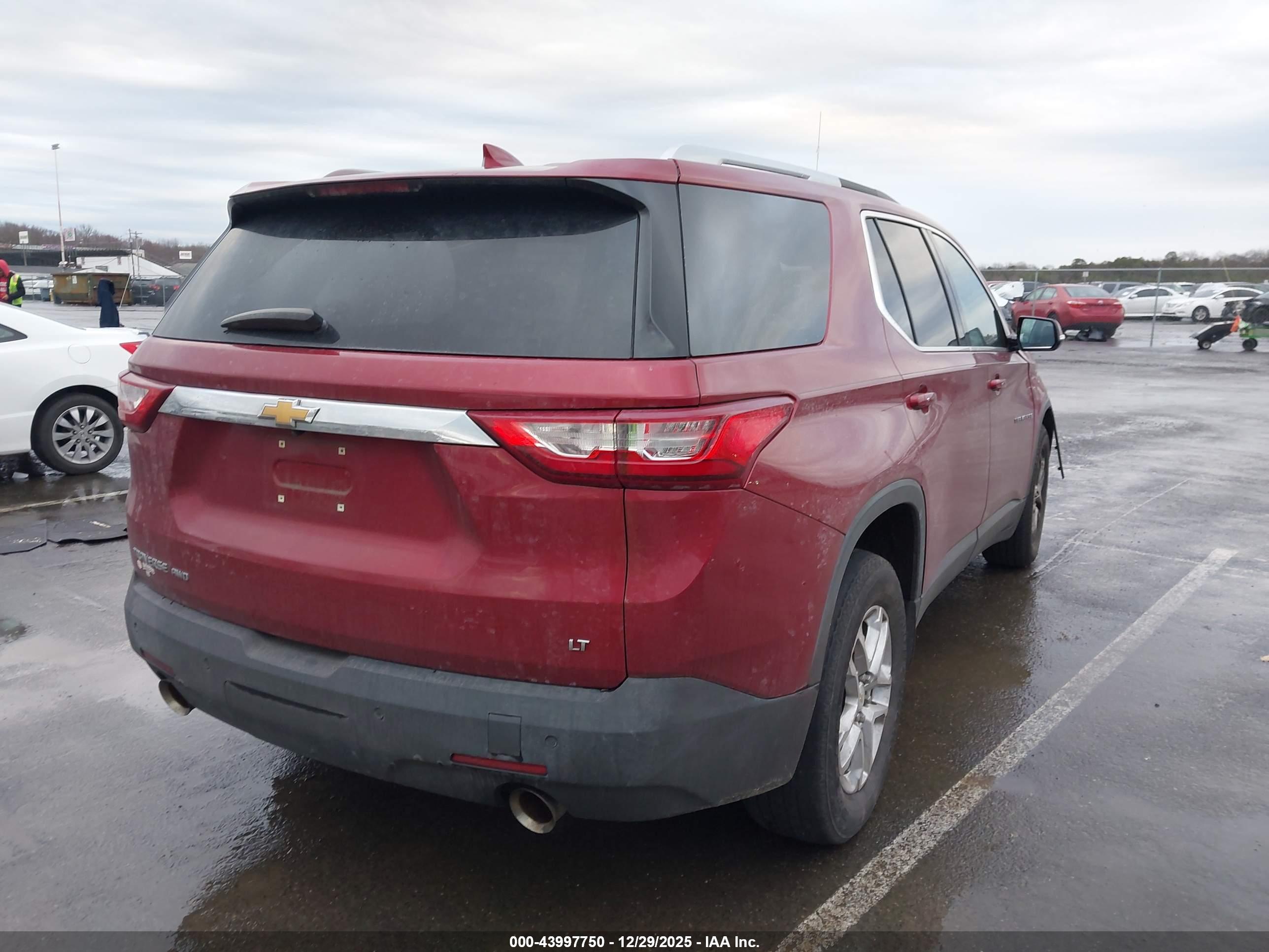 CHEVROLET TRAVERSE image 4