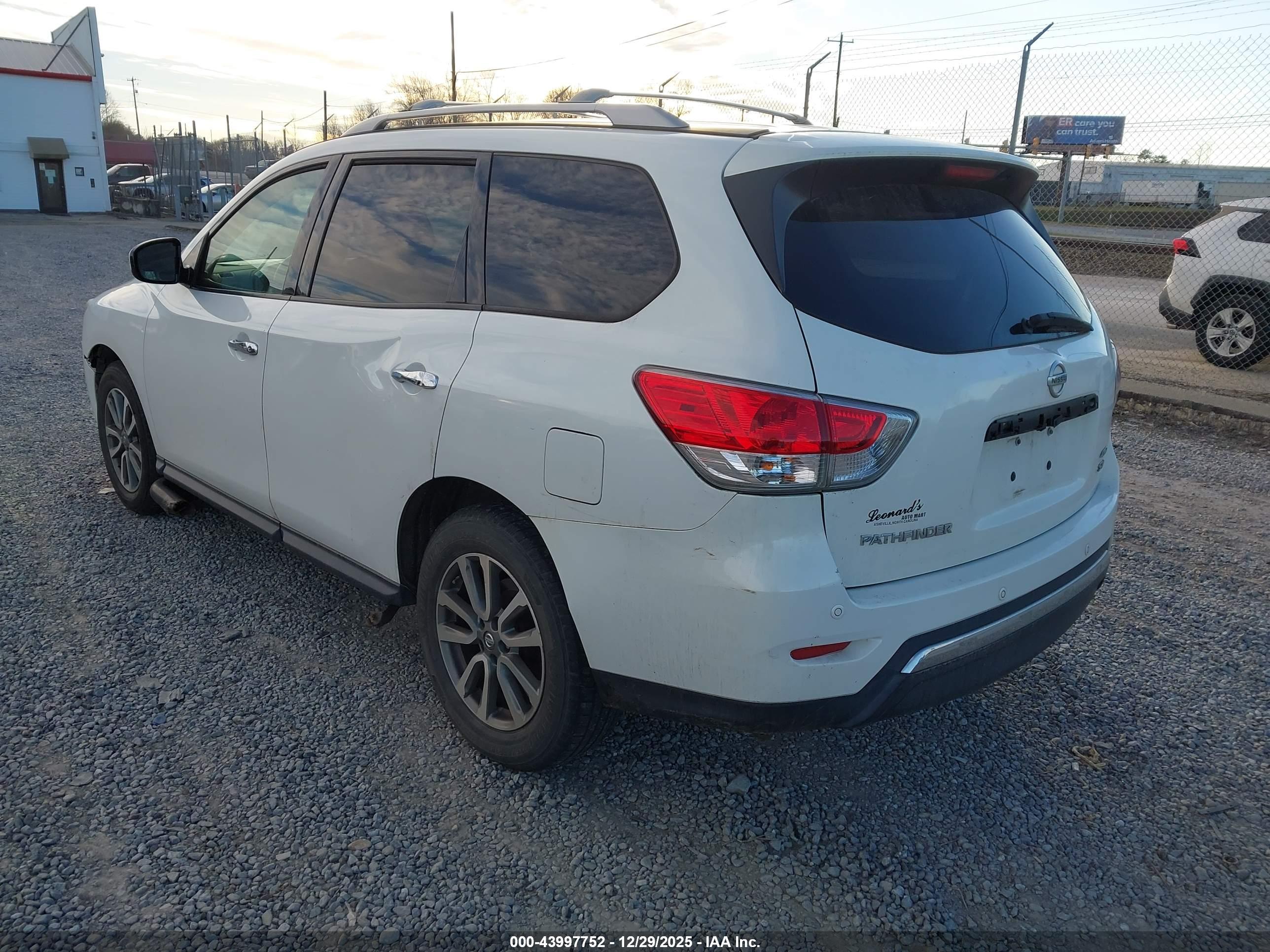 NISSAN PATHFINDER image 3