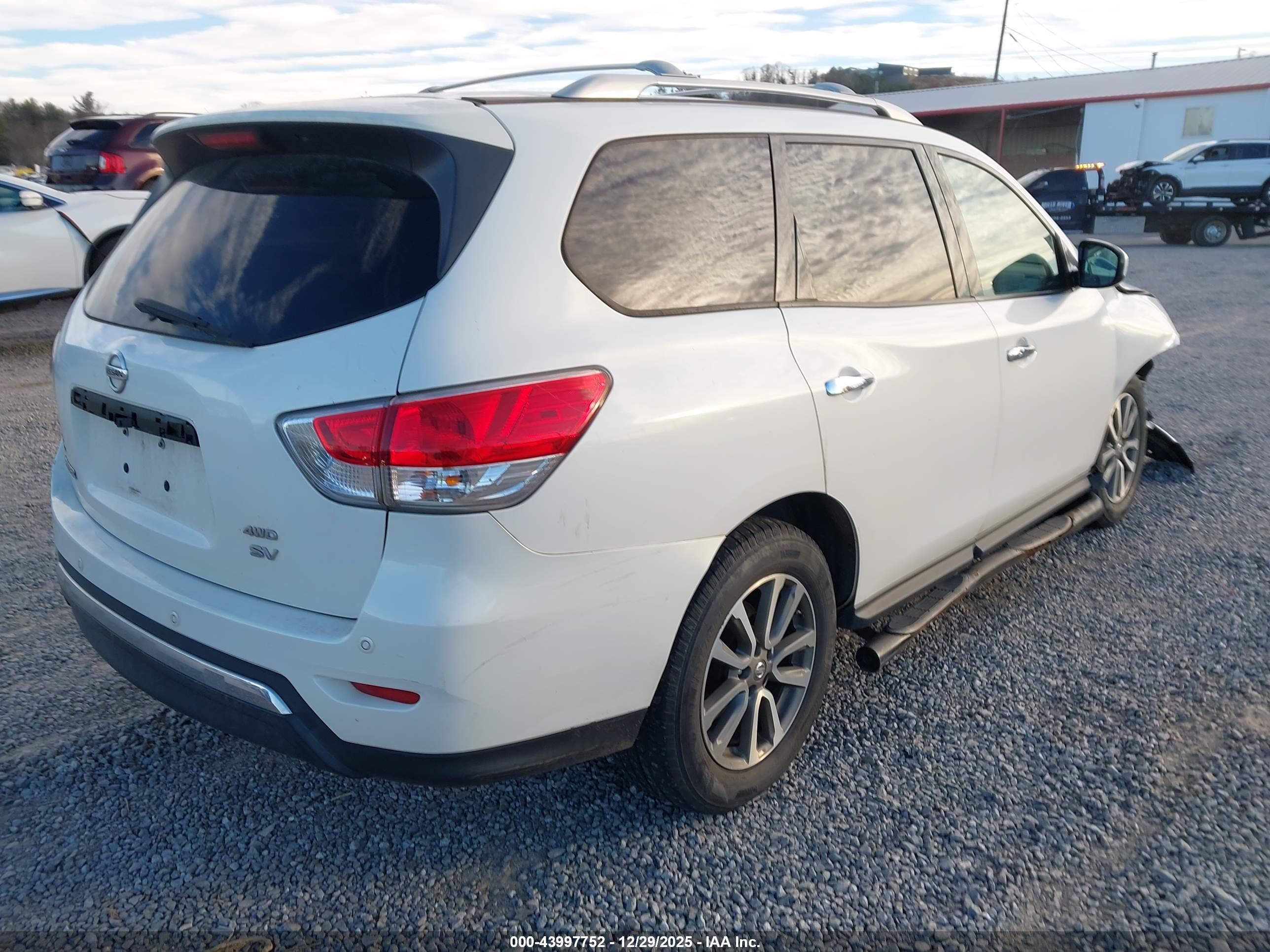 NISSAN PATHFINDER image 4