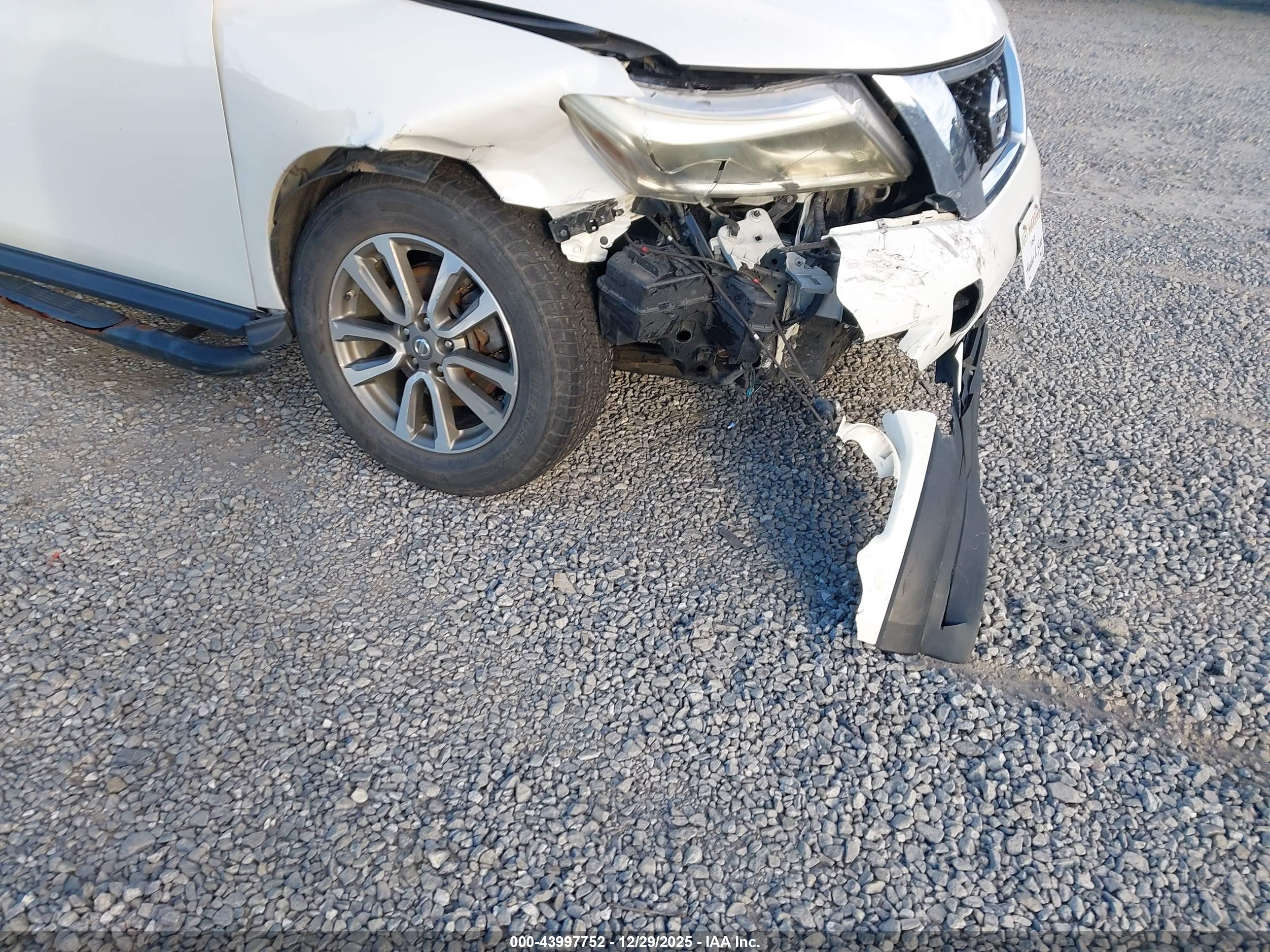 NISSAN PATHFINDER image 6