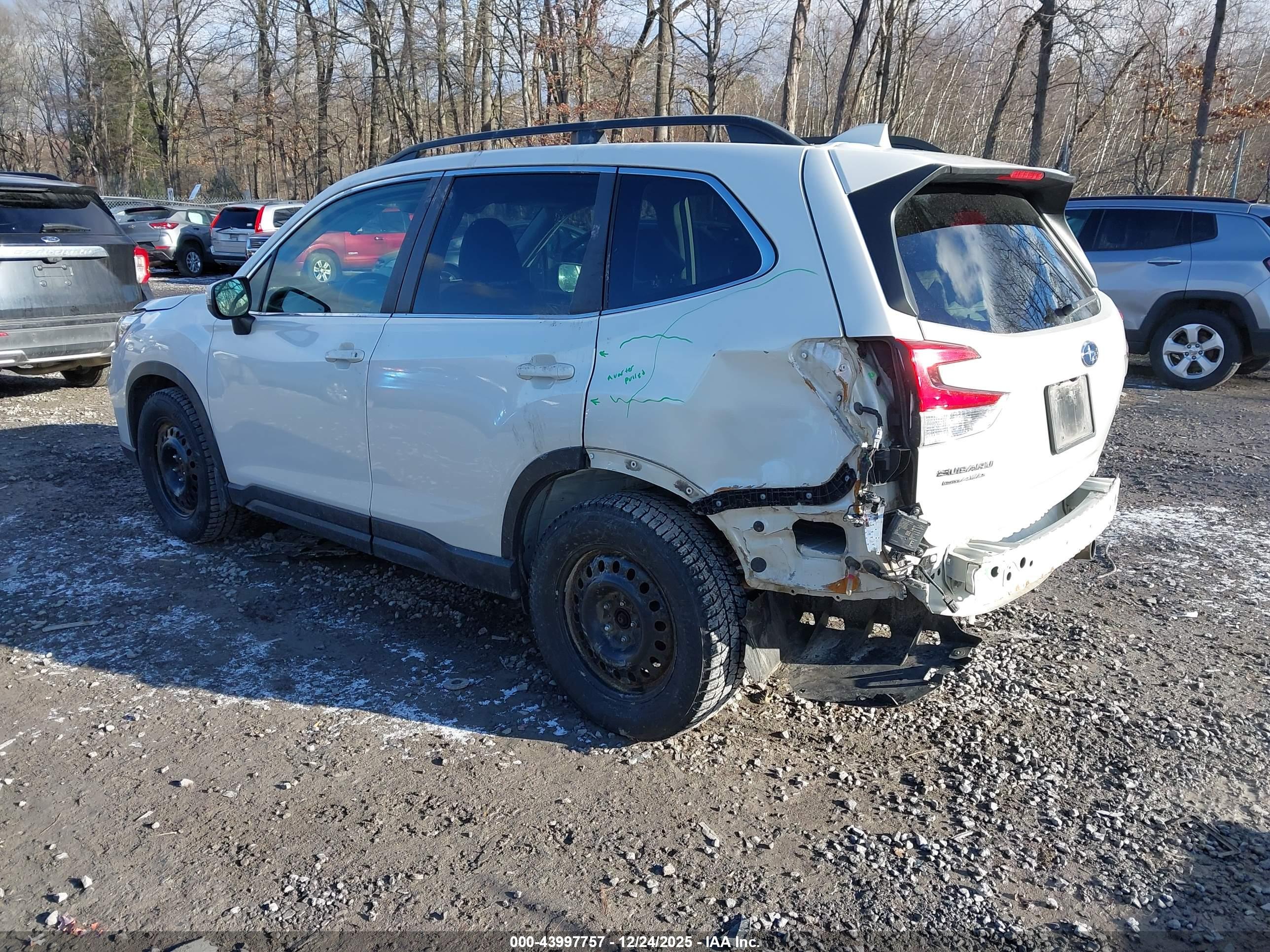 SUBARU FORESTER image 3