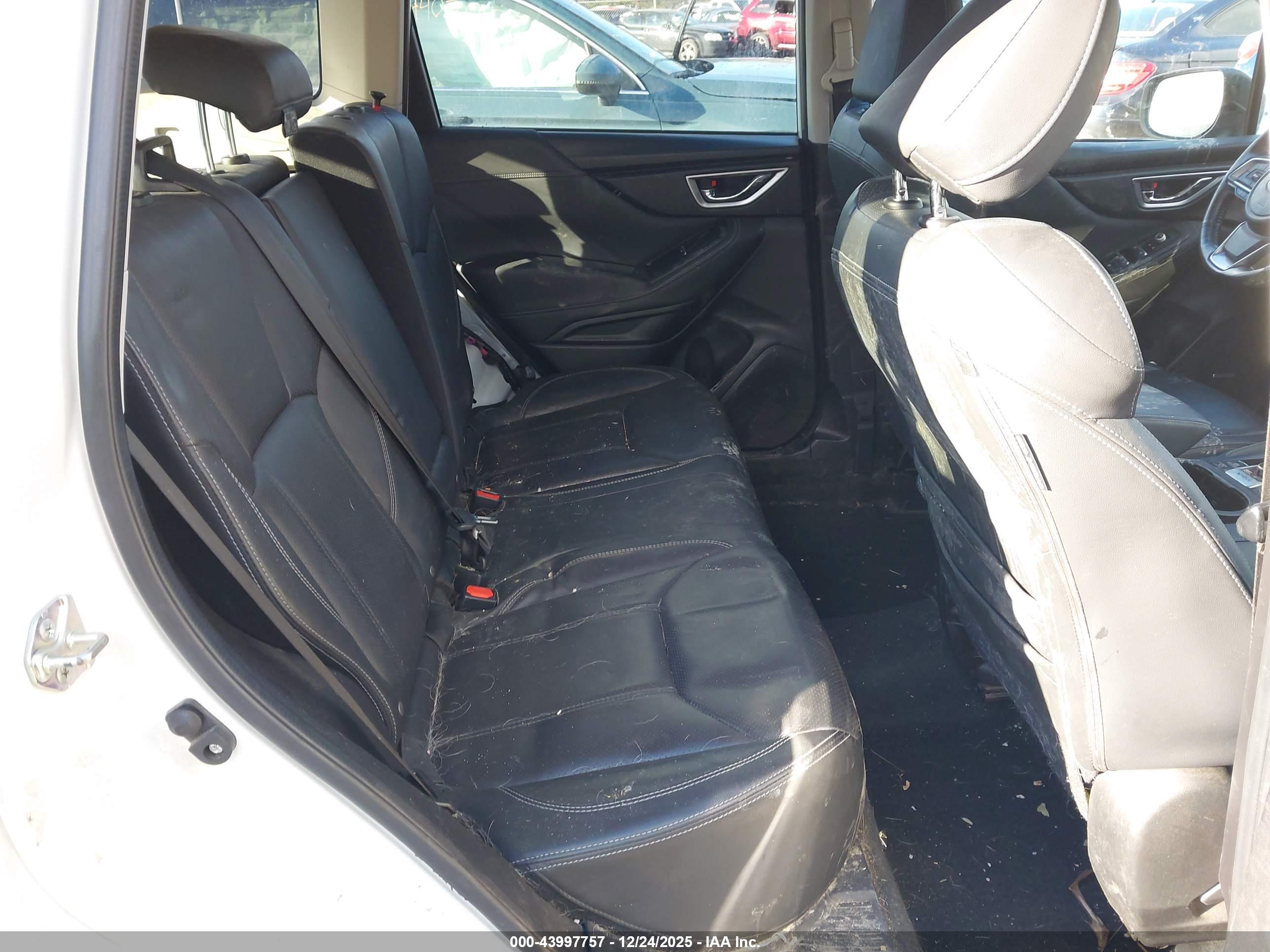 SUBARU FORESTER image 8