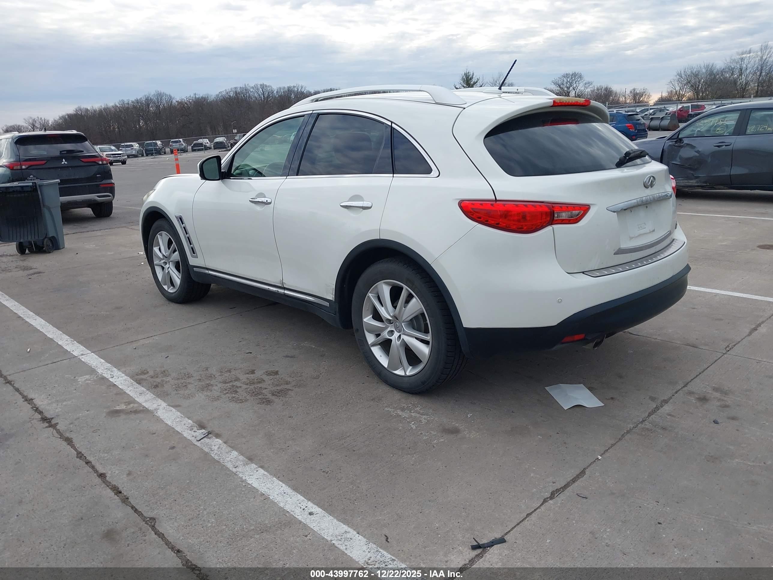 INFINITI FX35 image 3