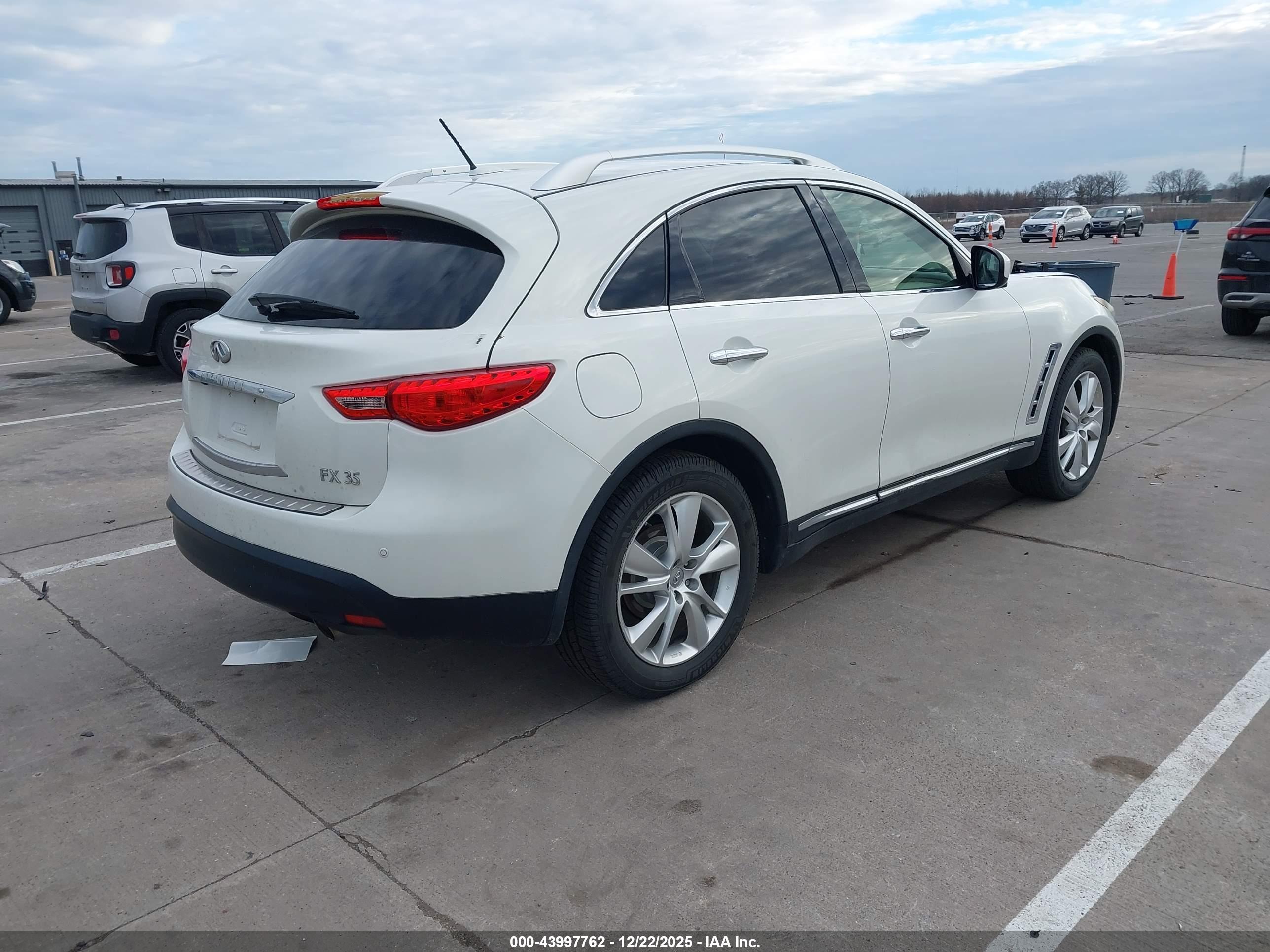 INFINITI FX35 image 4