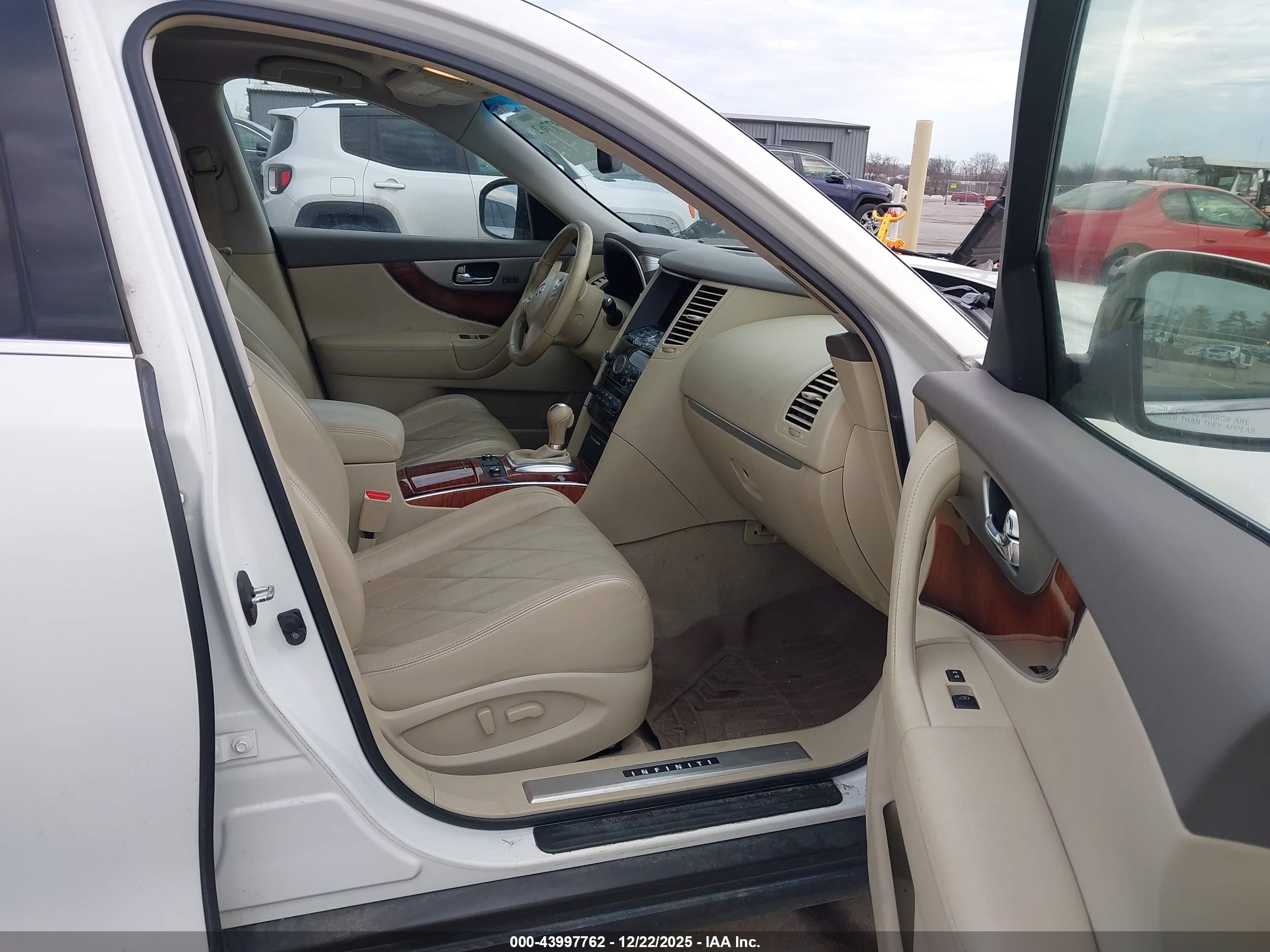 INFINITI FX35 image 5