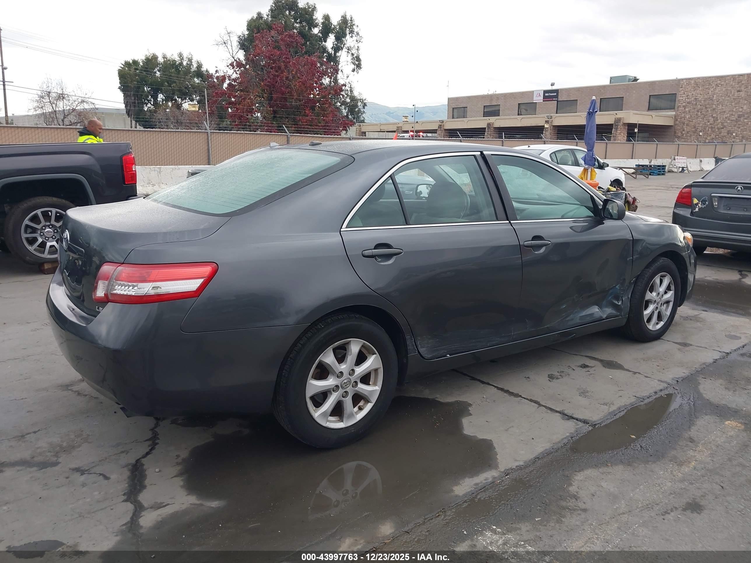 TOYOTA CAMRY image 4