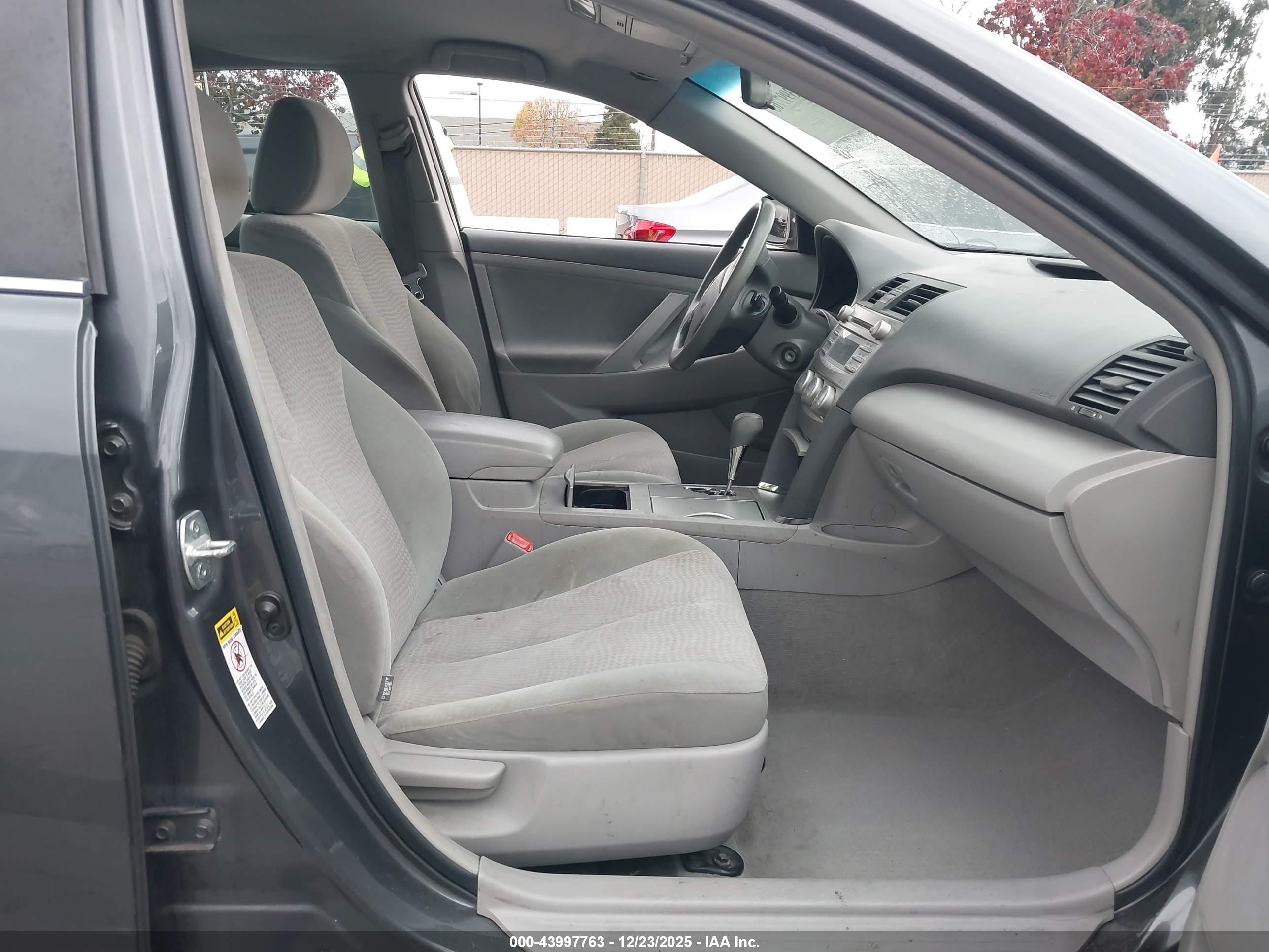 TOYOTA CAMRY image 5