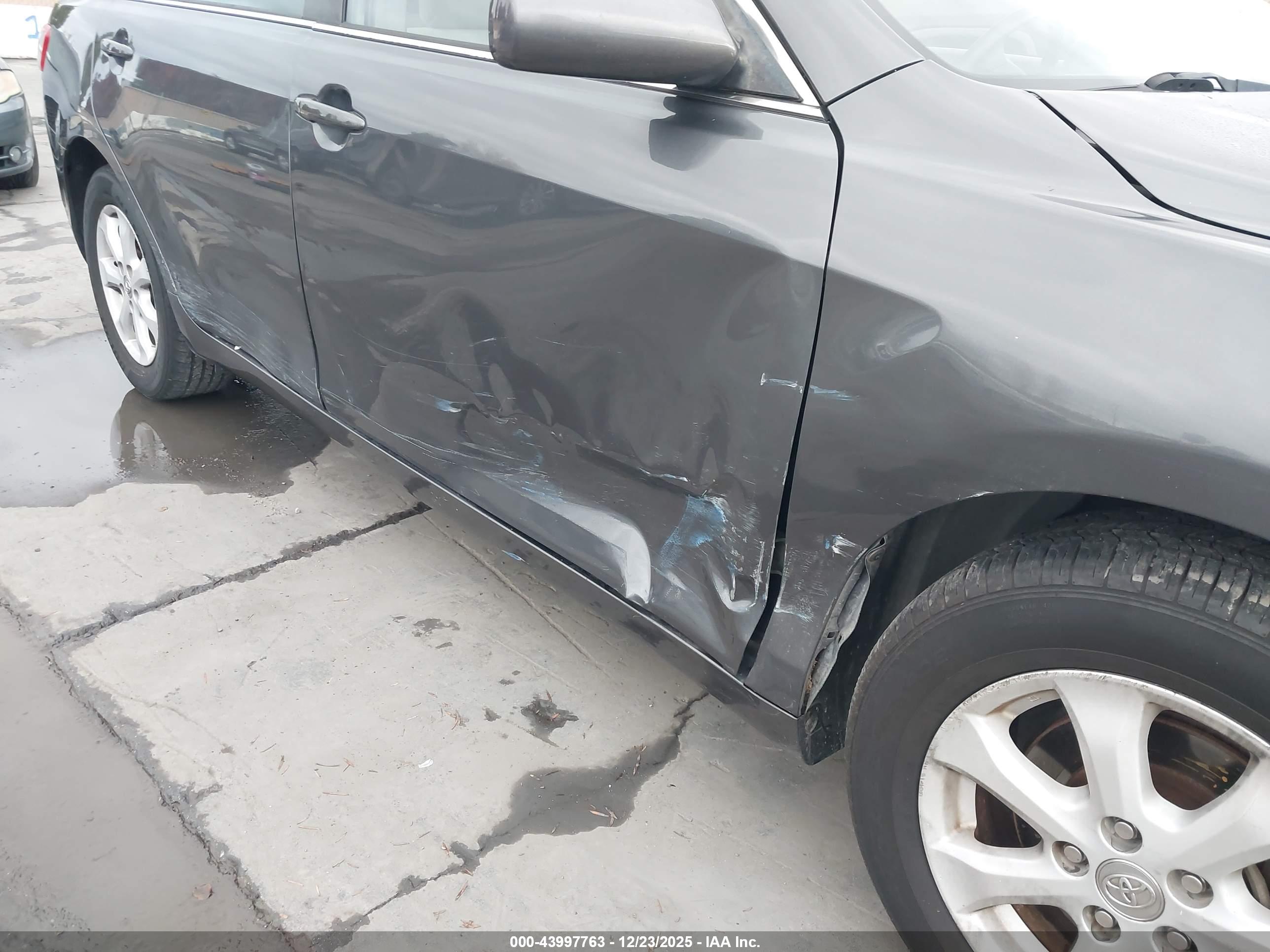 TOYOTA CAMRY image 6