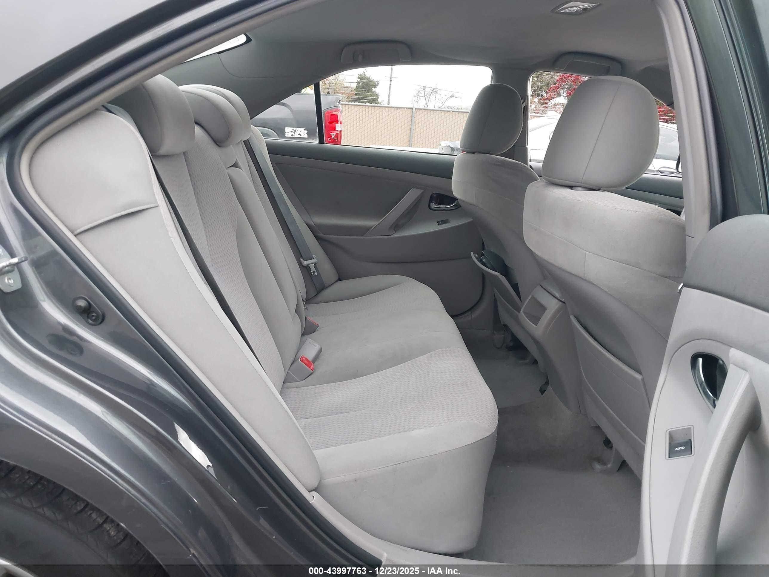 TOYOTA CAMRY image 8
